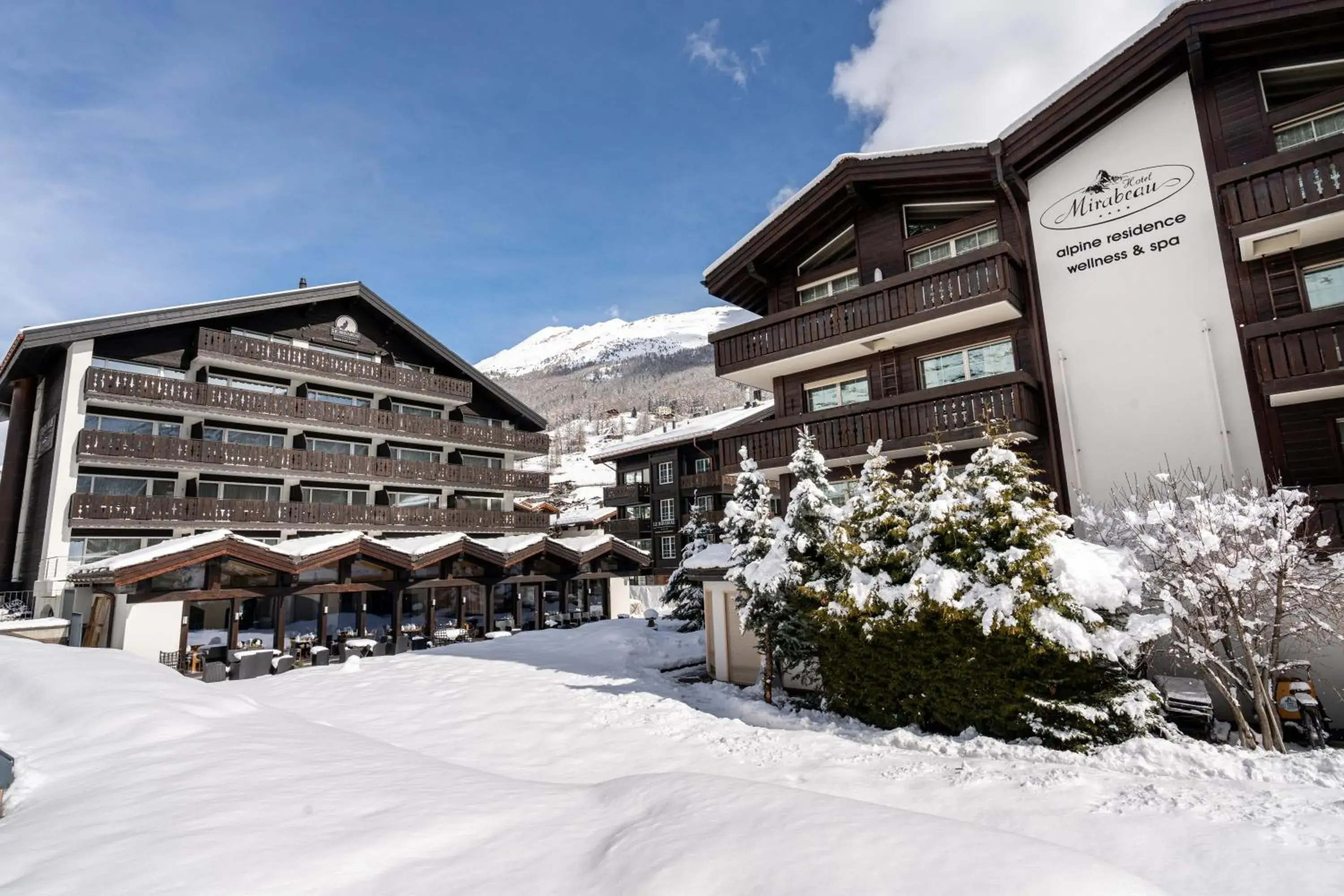 Property building in Mirabeau Alpine Property building in Mirabeau Alpine