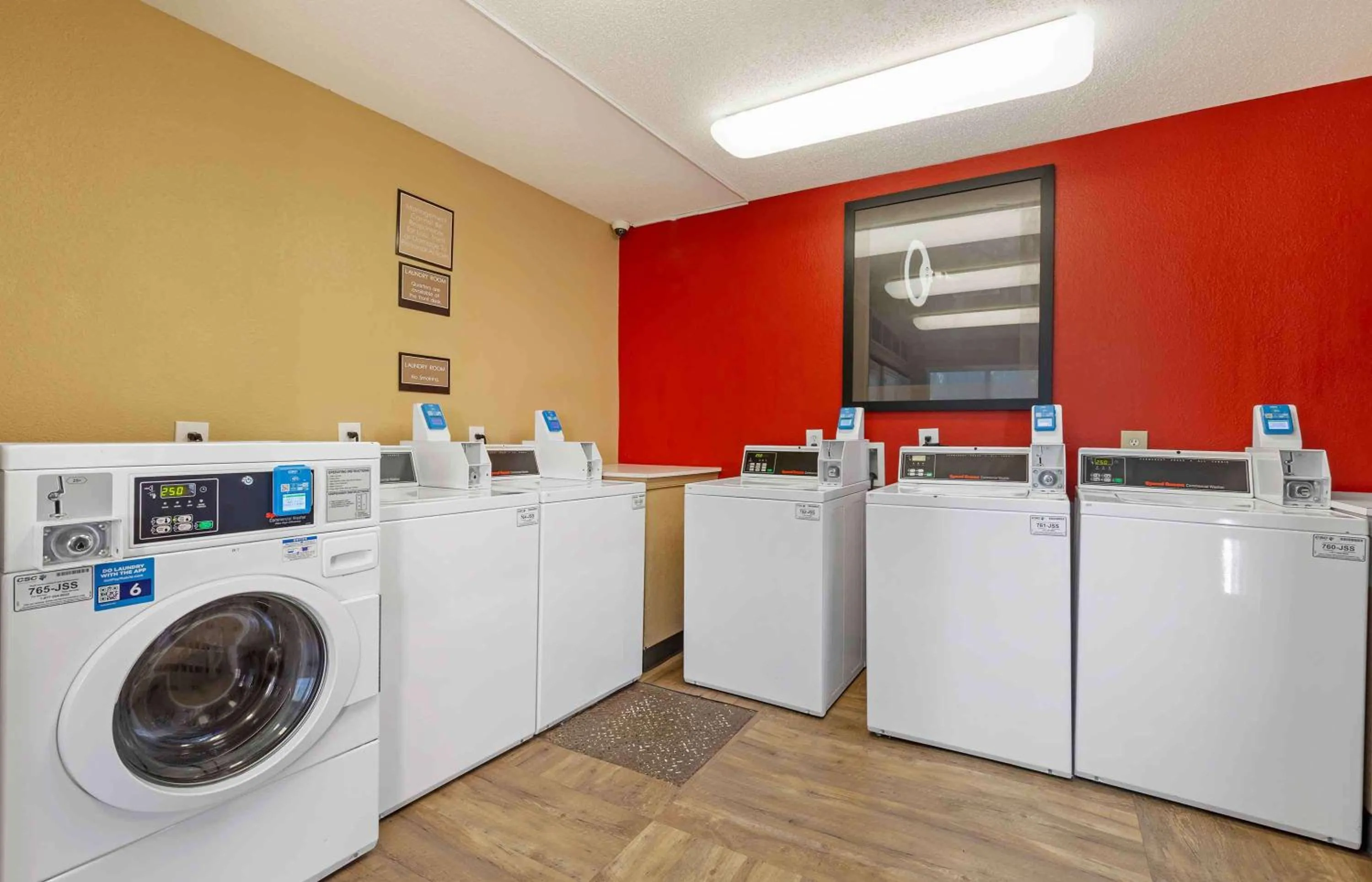 Property building in Extended Stay America Suites - Washington, DC - Falls Church - Merrifield