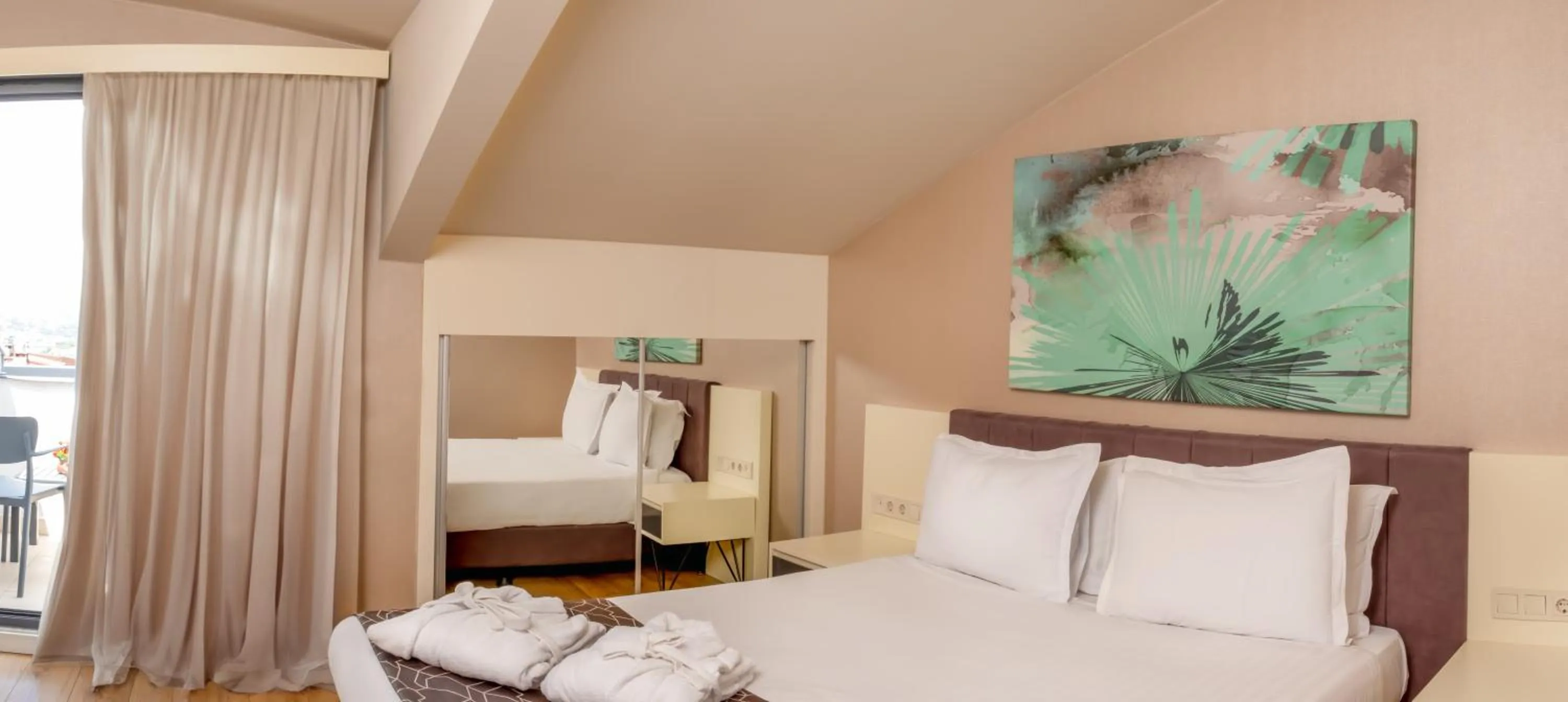 Bed in Elm Suite Hotel