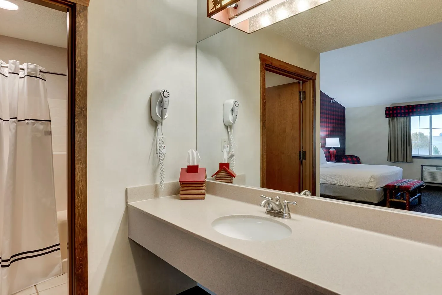 Bathroom, Bed in Stoney Creek Hotel St. Joseph