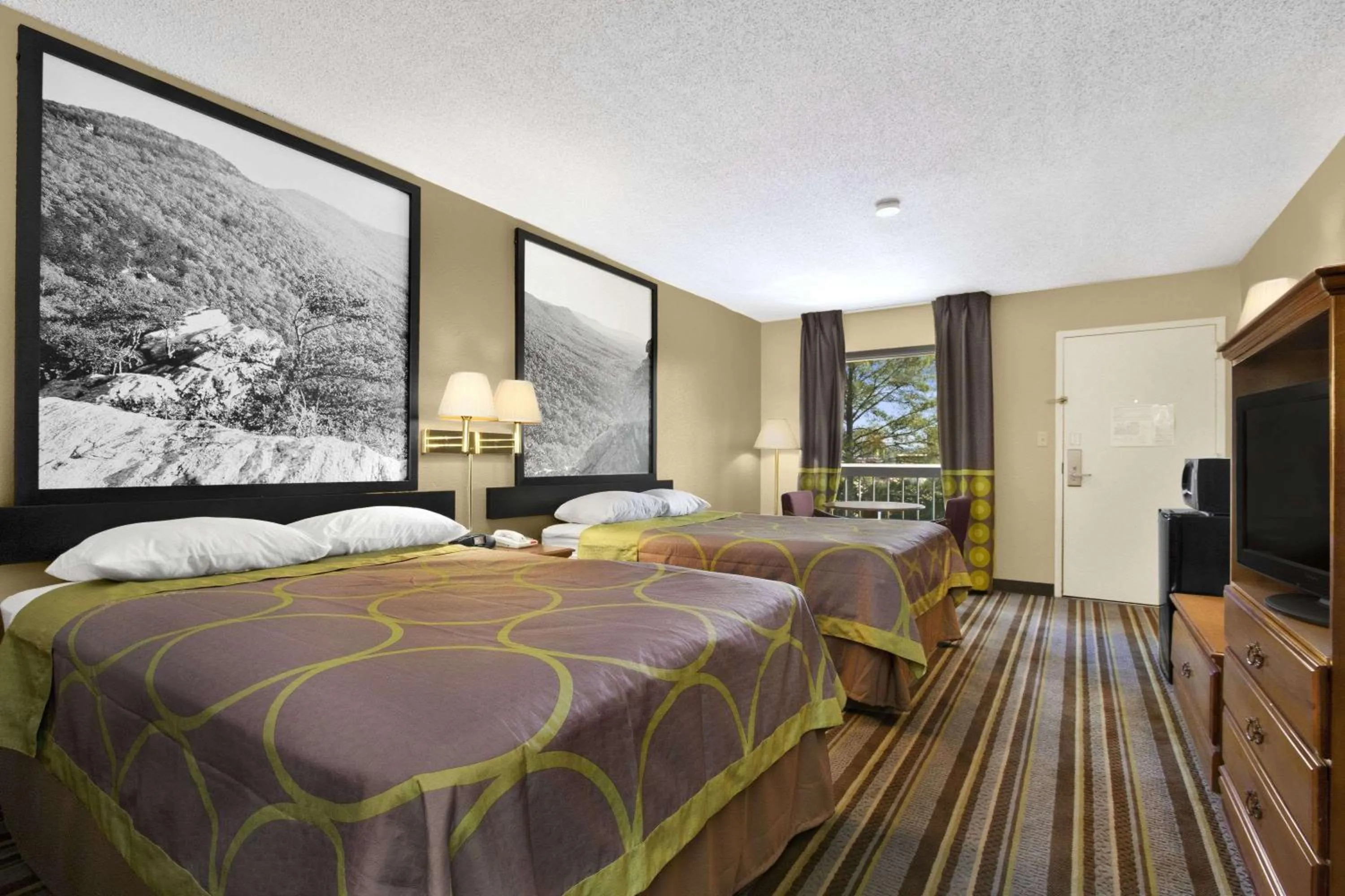 Photo of the whole room, Bed in Super 8 by Wyndham Oxford