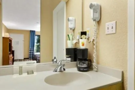 Bathroom in Super 8 by Wyndham Oxford