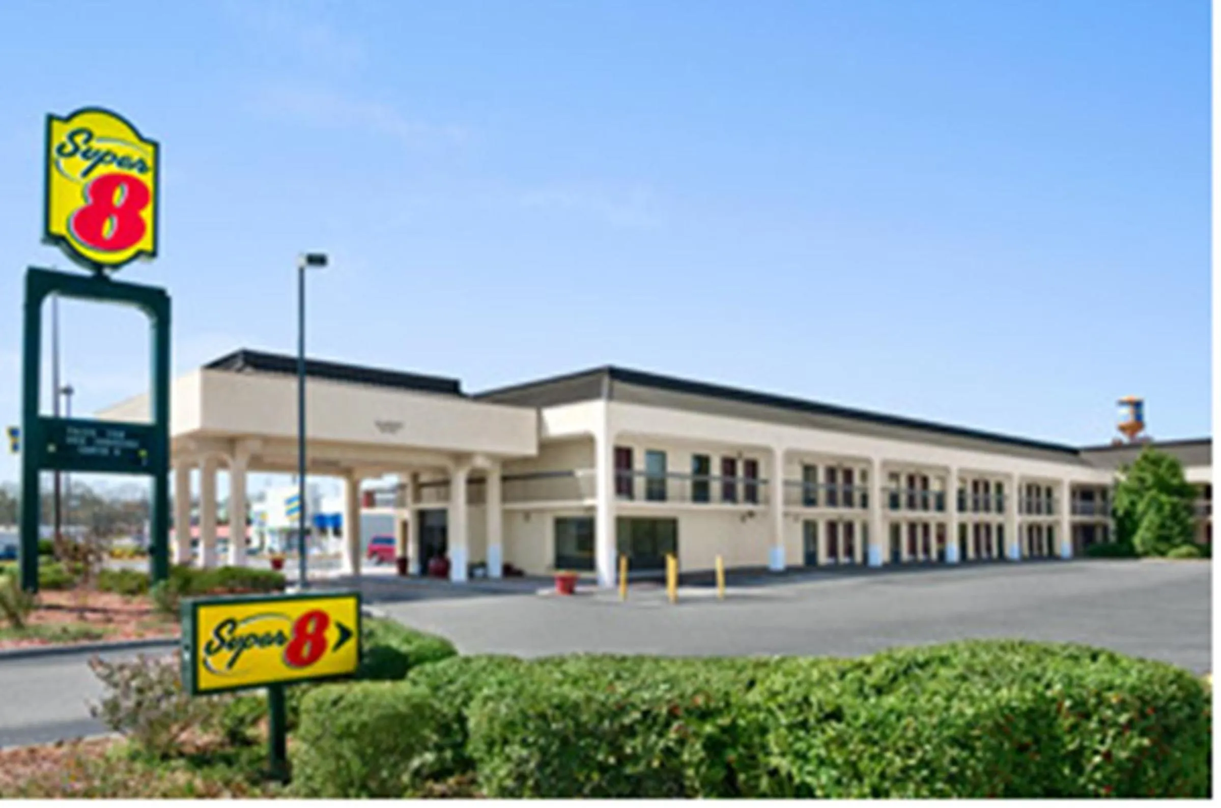 Property building in Super 8 by Wyndham Oxford