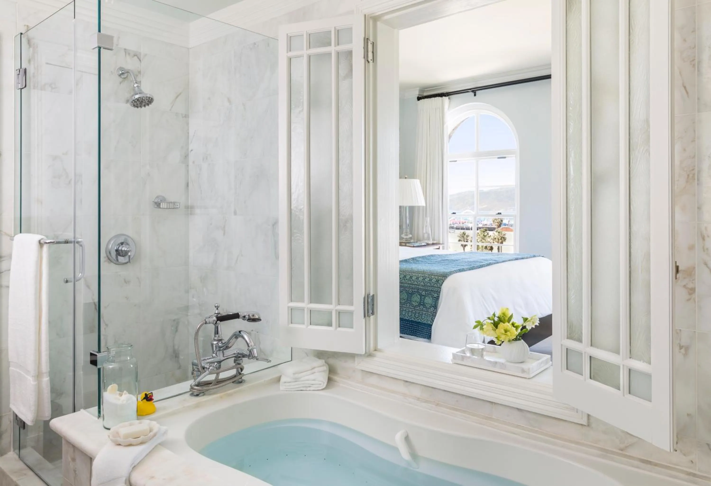 Bathroom, Bed in Casa Del Mar