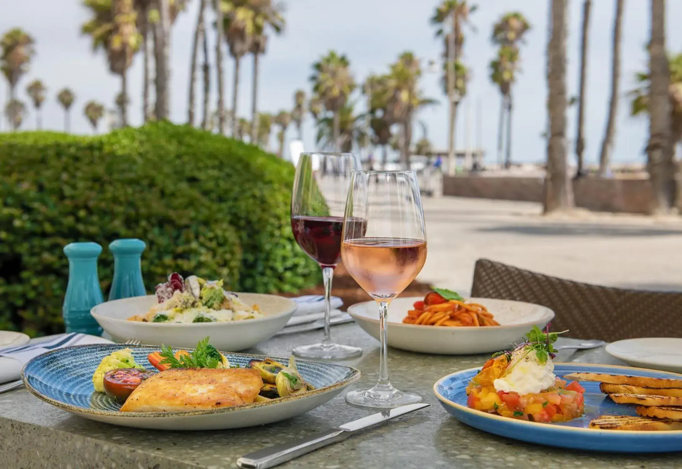 Restaurant/places to eat in Casa Del Mar Restaurant/places to eat in Casa Del Mar
