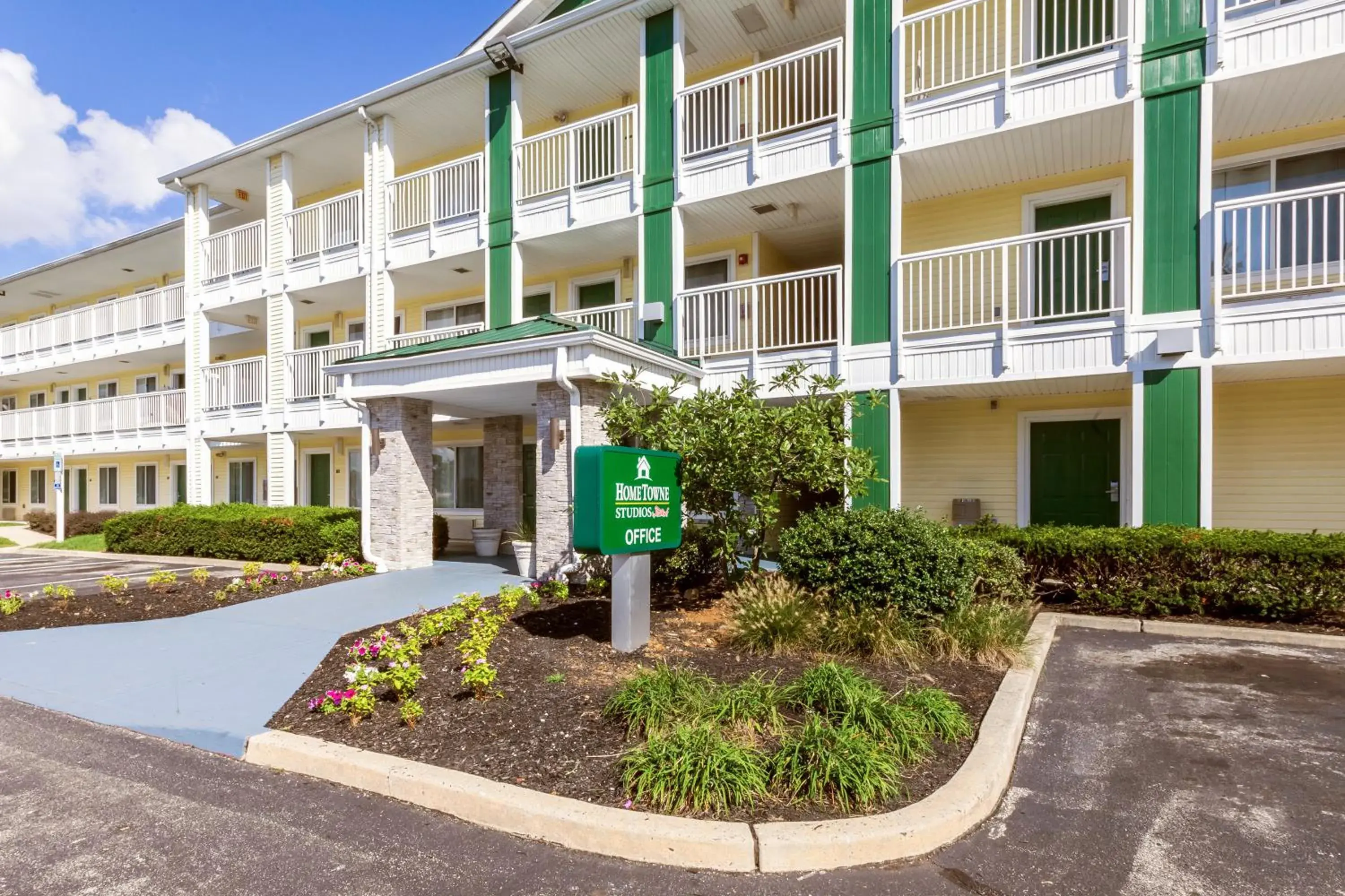 Property building in HomeTowne Studios by Red Roof Philadelphia - Maple Shade, NJ Property building in HomeTowne Studios by Red Roof Philadelphia - Maple Shade, NJ