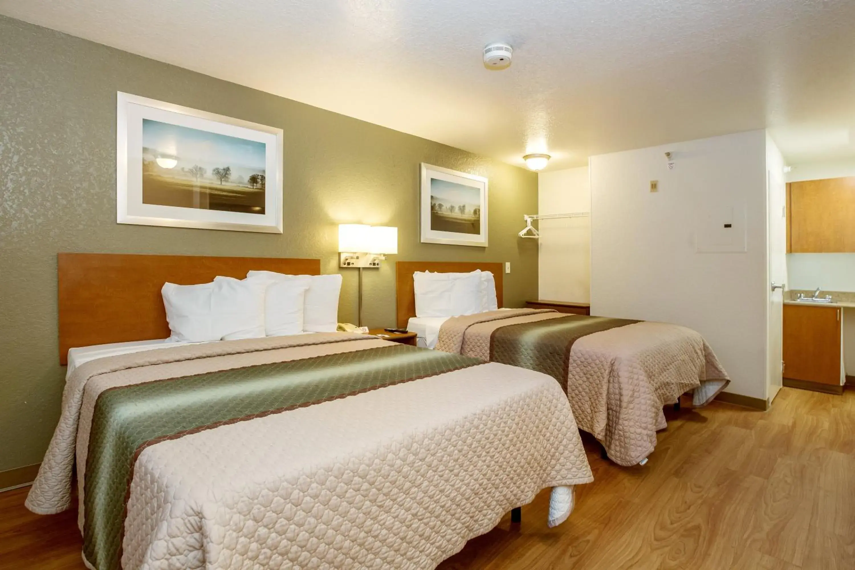 Photo of the whole room, Bed in HomeTowne Studios by Red Roof Philadelphia - Maple Shade, NJ Photo of the whole room, Bed in HomeTowne Studios by Red Roof Philadelphia - Maple Shade, NJ