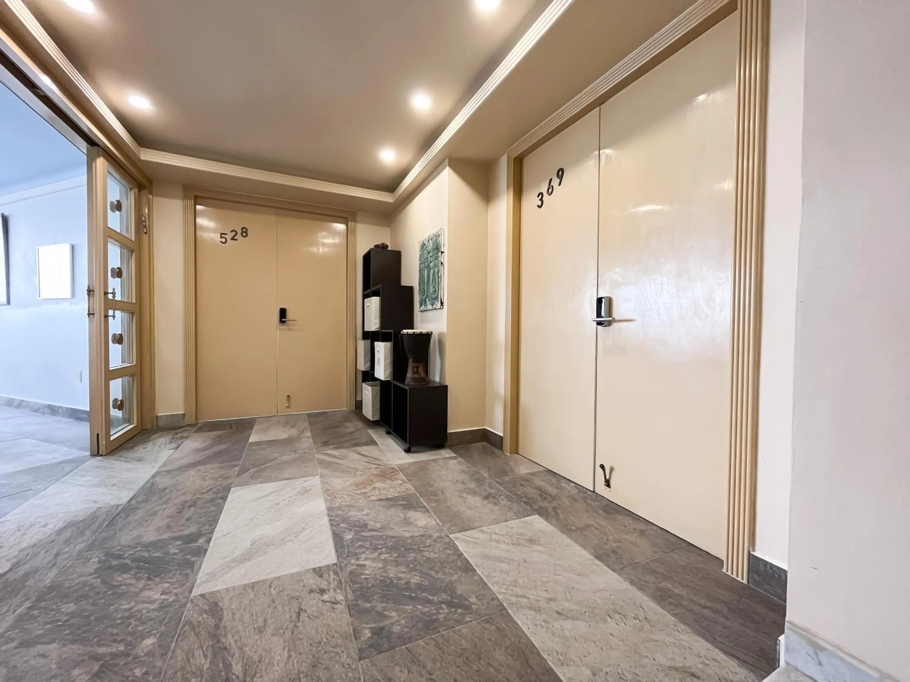 Facade/entrance in Air Lux