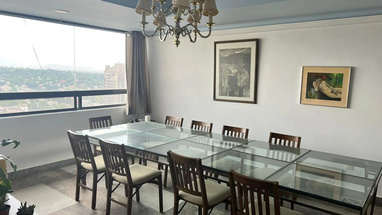 Dining area in Air Lux