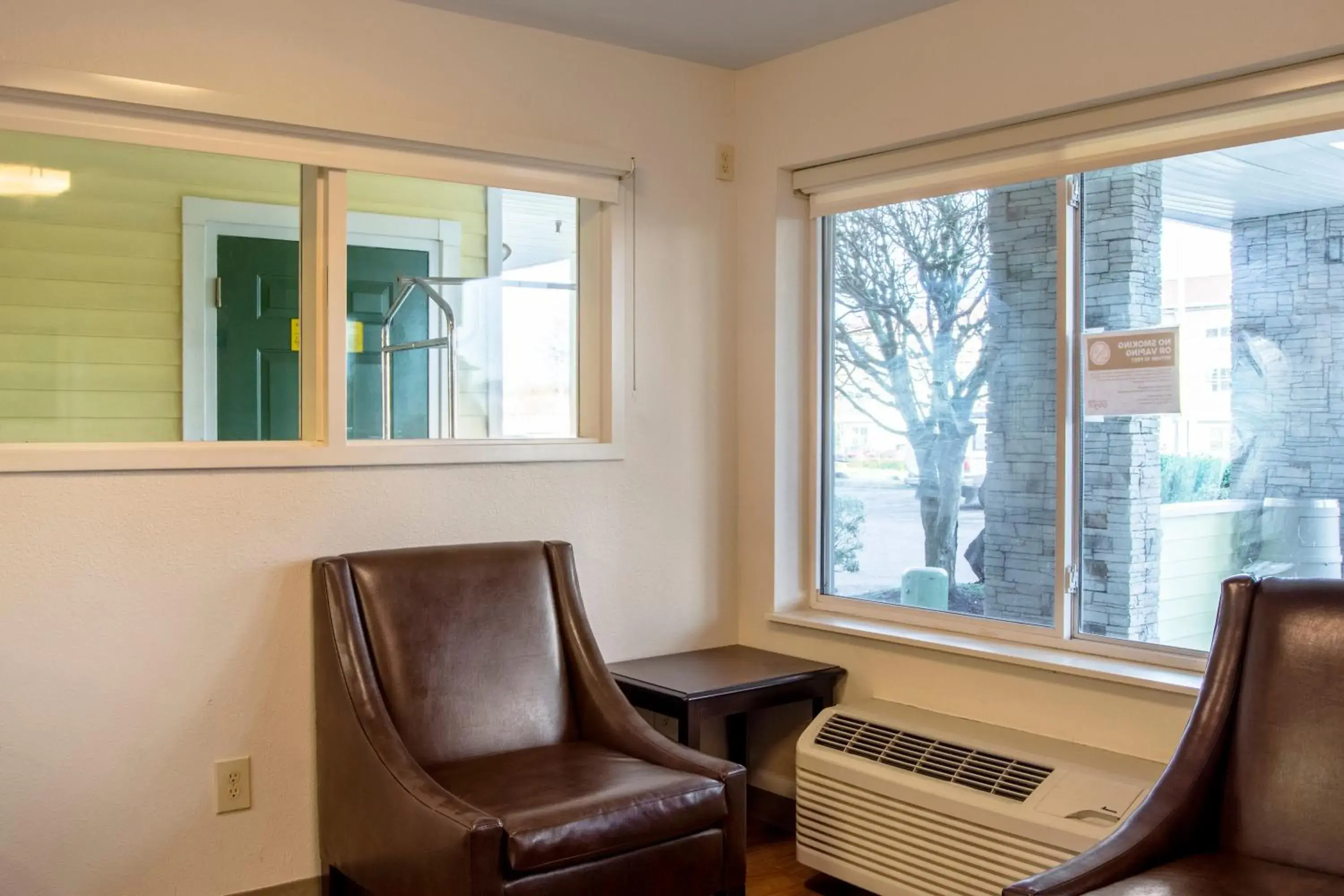 Lobby or reception in HomeTowne Studios by Red Roof Salem, OR Lobby or reception in HomeTowne Studios by Red Roof Salem, OR