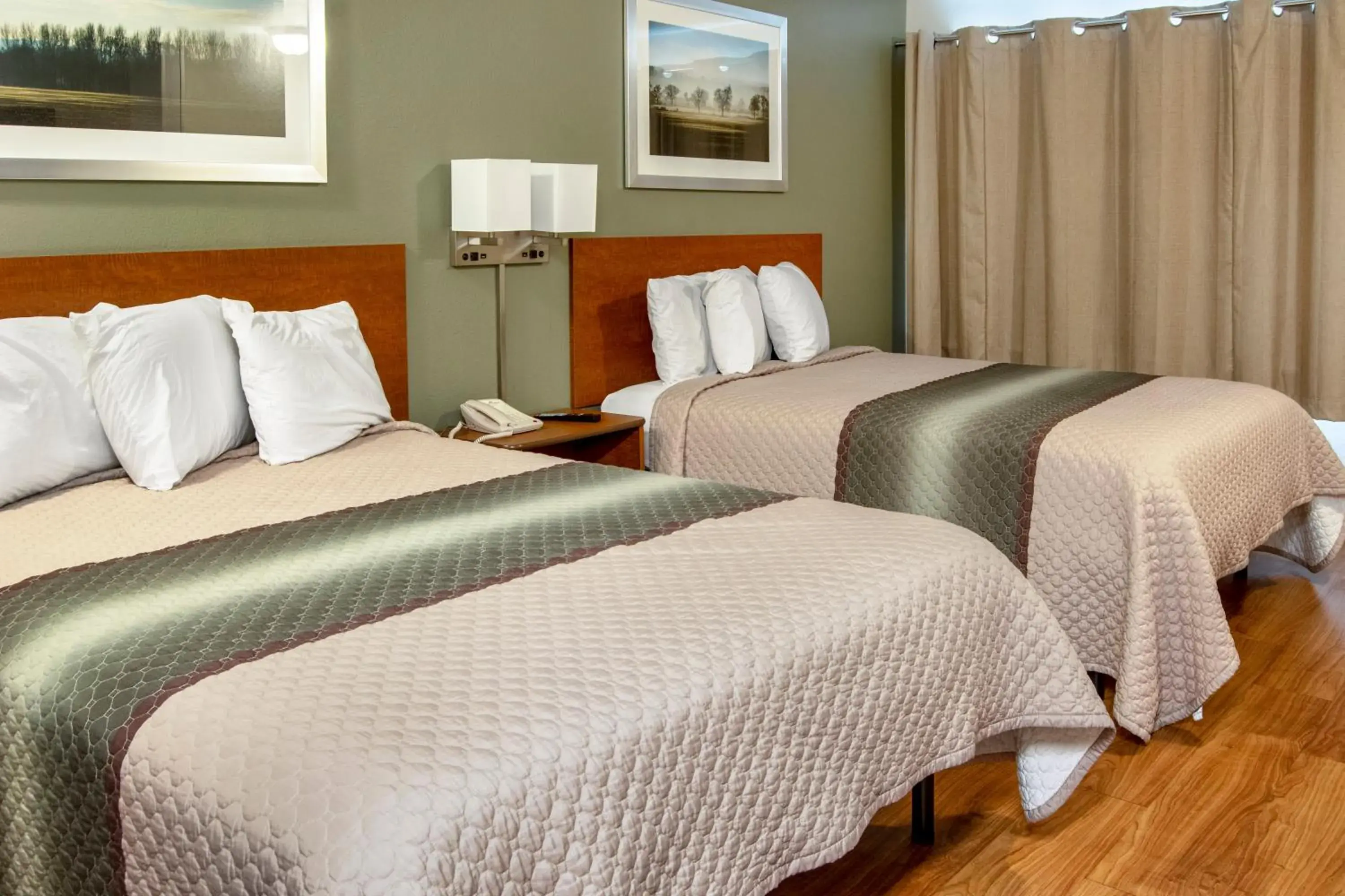 Photo of the whole room, Bed in HomeTowne Studios by Red Roof Salem, OR Photo of the whole room, Bed in HomeTowne Studios by Red Roof Salem, OR