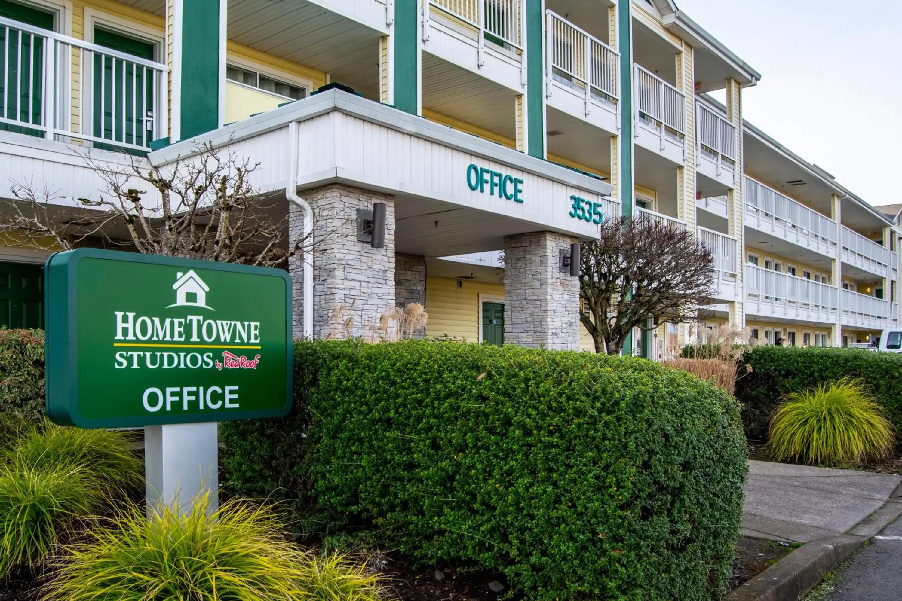 Property building in HomeTowne Studios by Red Roof Salem, OR Property building in HomeTowne Studios by Red Roof Salem, OR