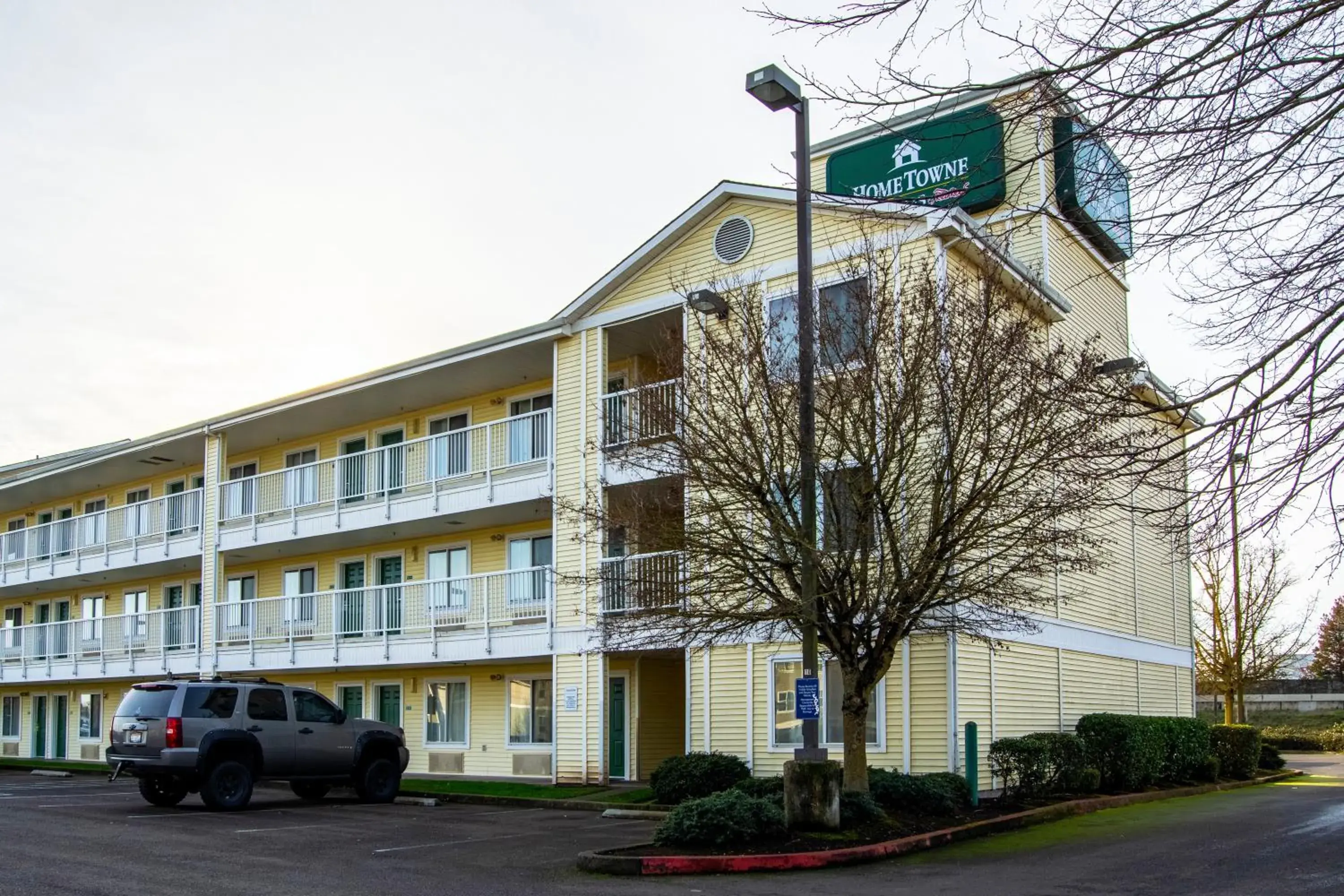 Property building in HomeTowne Studios by Red Roof Salem, OR Property building in HomeTowne Studios by Red Roof Salem, OR