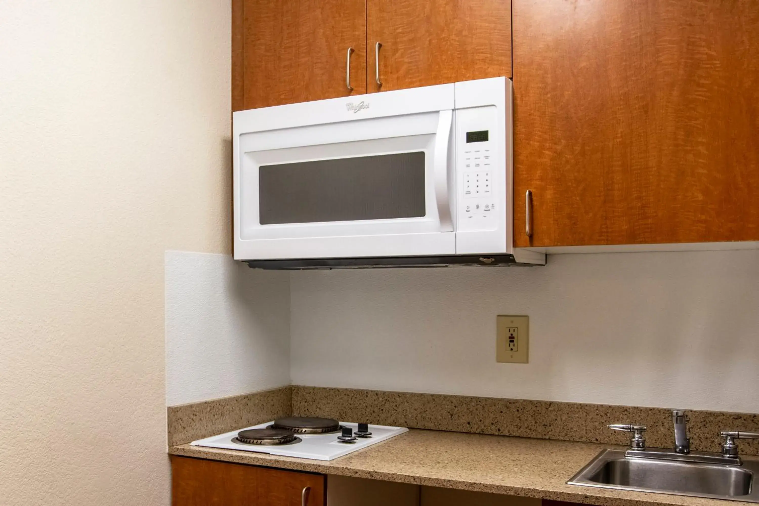 Photo of the whole room in HomeTowne Studios by Red Roof Salem, OR Photo of the whole room in HomeTowne Studios by Red Roof Salem, OR