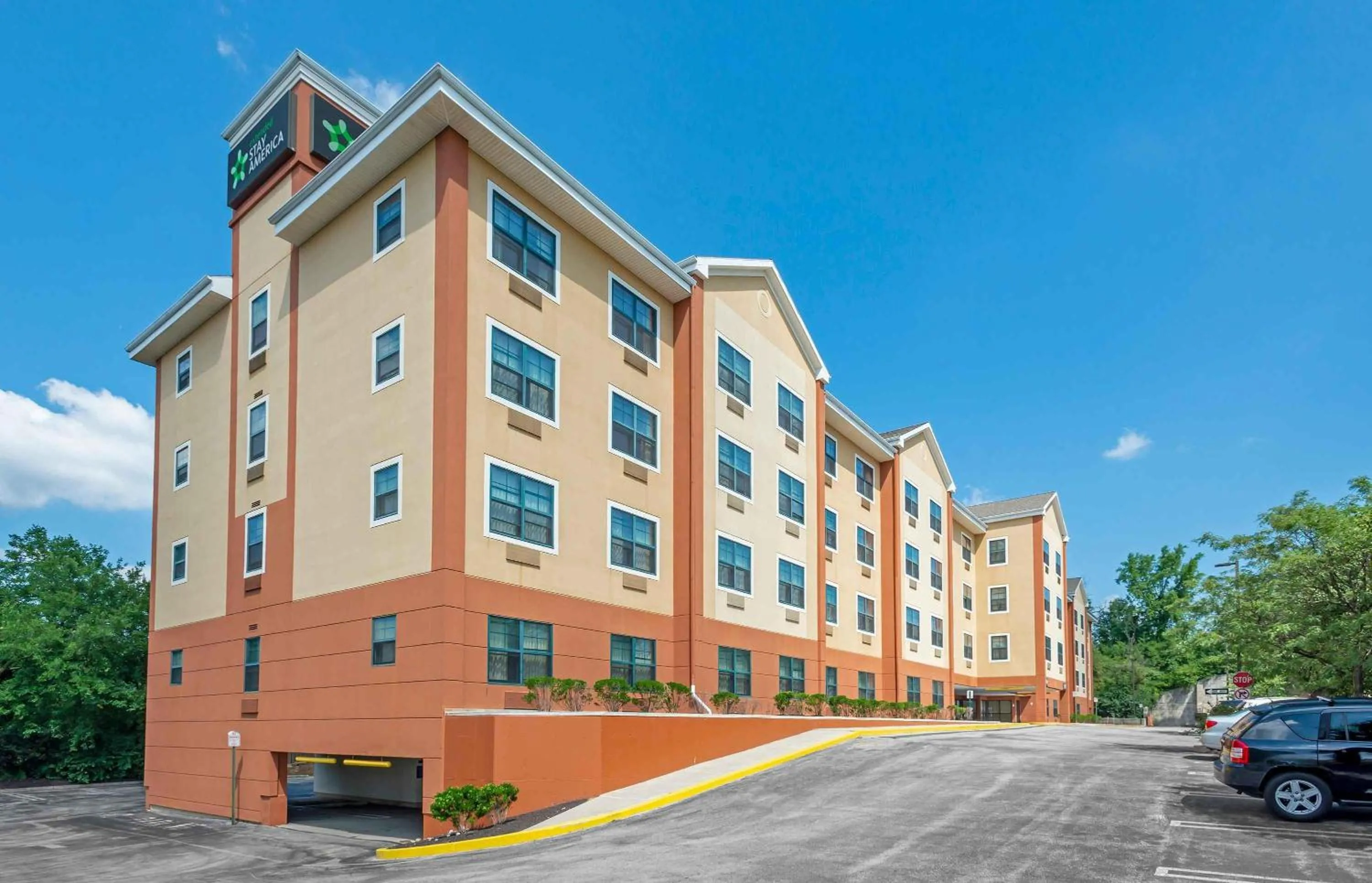 Property building in Extended Stay America Suites - Philadelphia - Plymouth Meeting - East