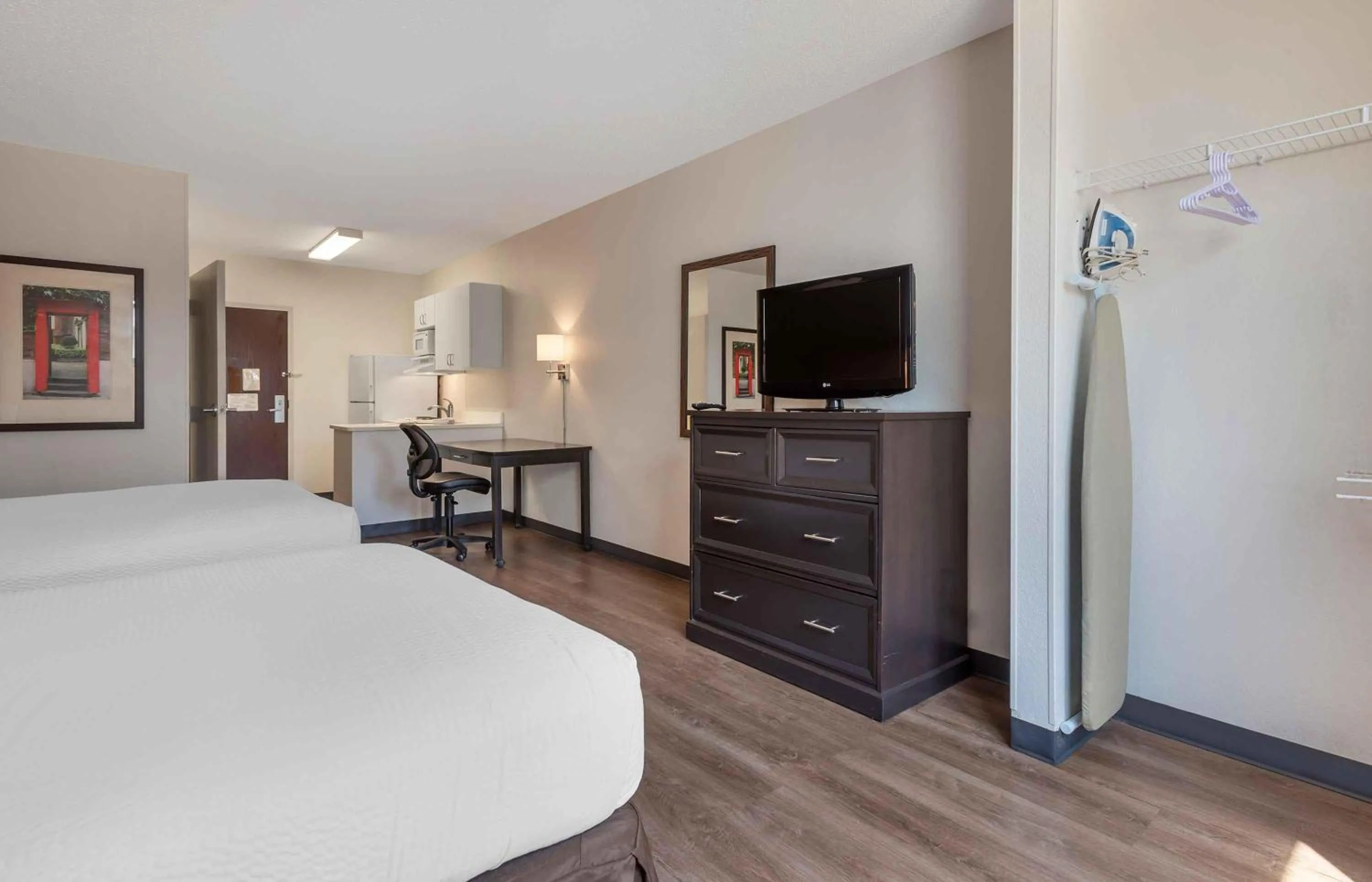 Bedroom, Bed in Extended Stay America Suites - Philadelphia - Plymouth Meeting - East