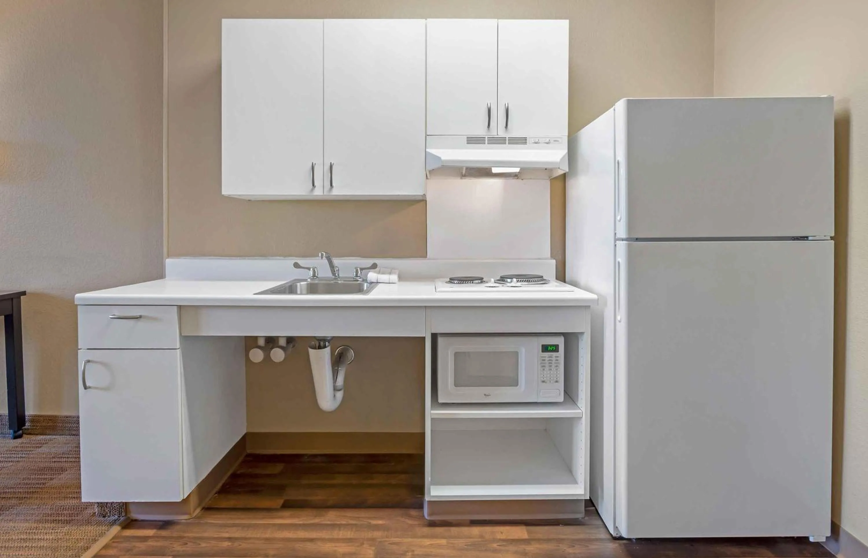Kitchen or kitchenette in Extended Stay America Suites - Philadelphia - Plymouth Meeting - East