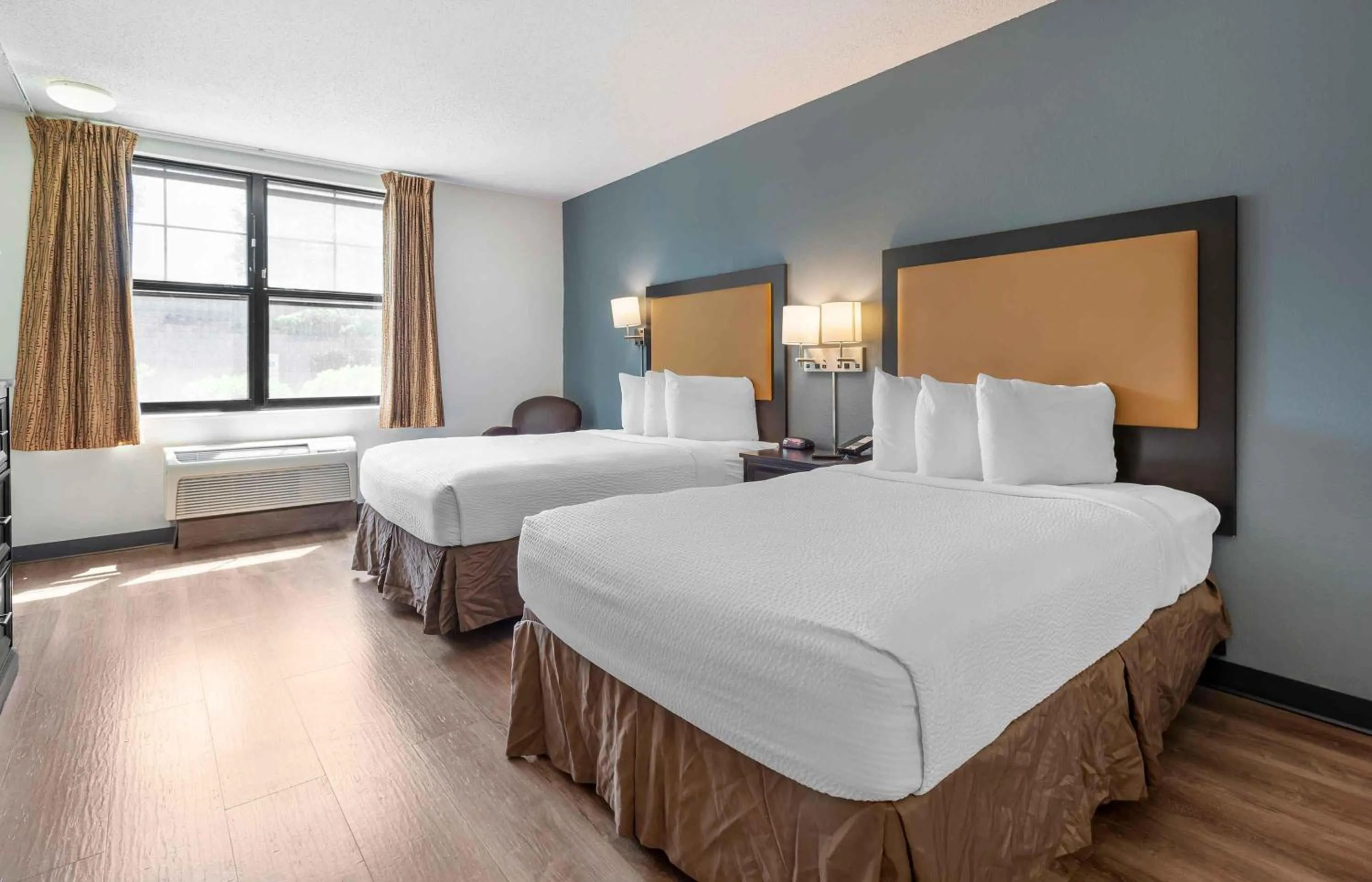 Bedroom, Bed in Extended Stay America Suites - Philadelphia - Plymouth Meeting - East