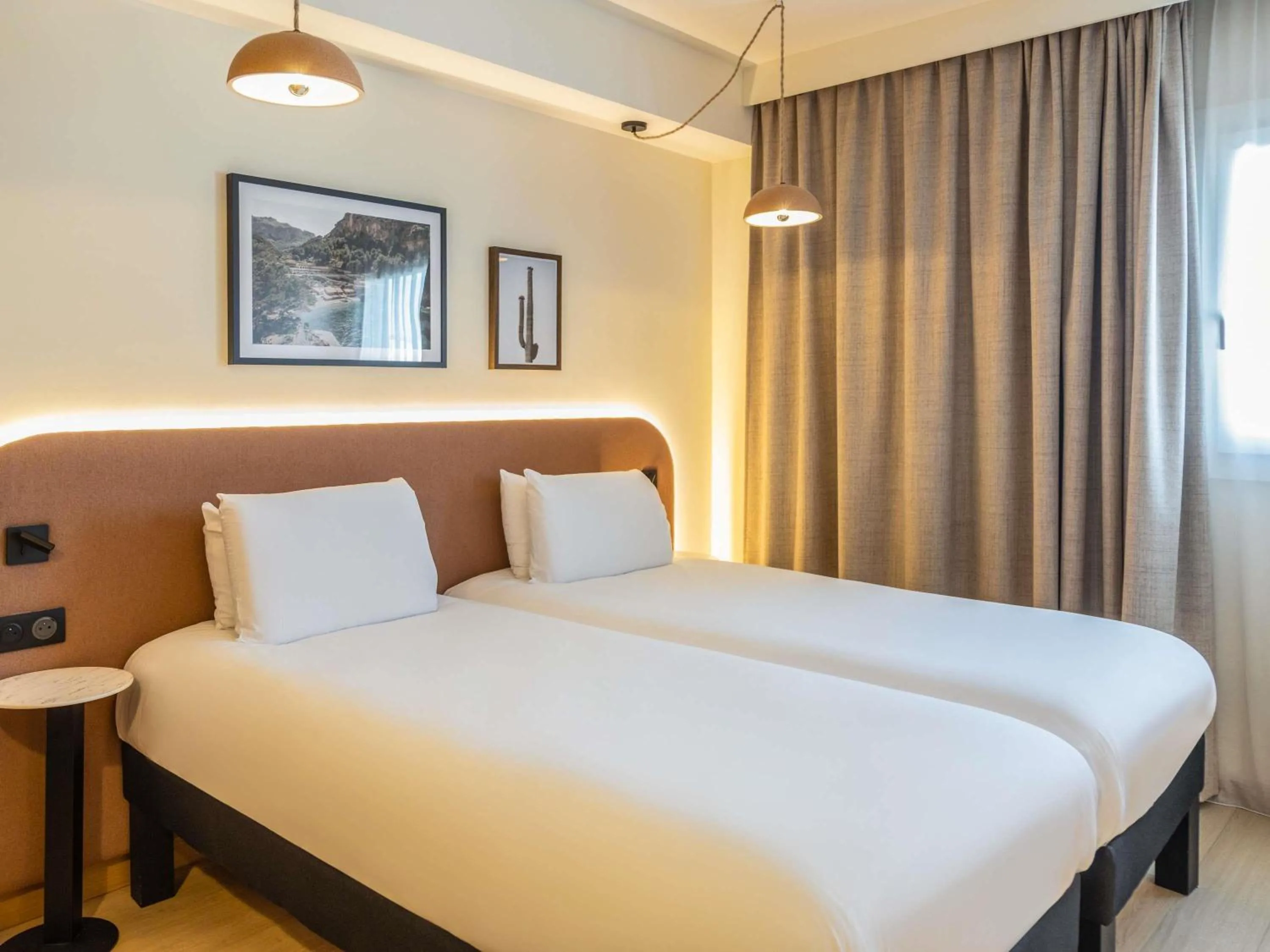 Bedroom, Bed in ibis Styles Marseille Palais des Congrès Vélodrome