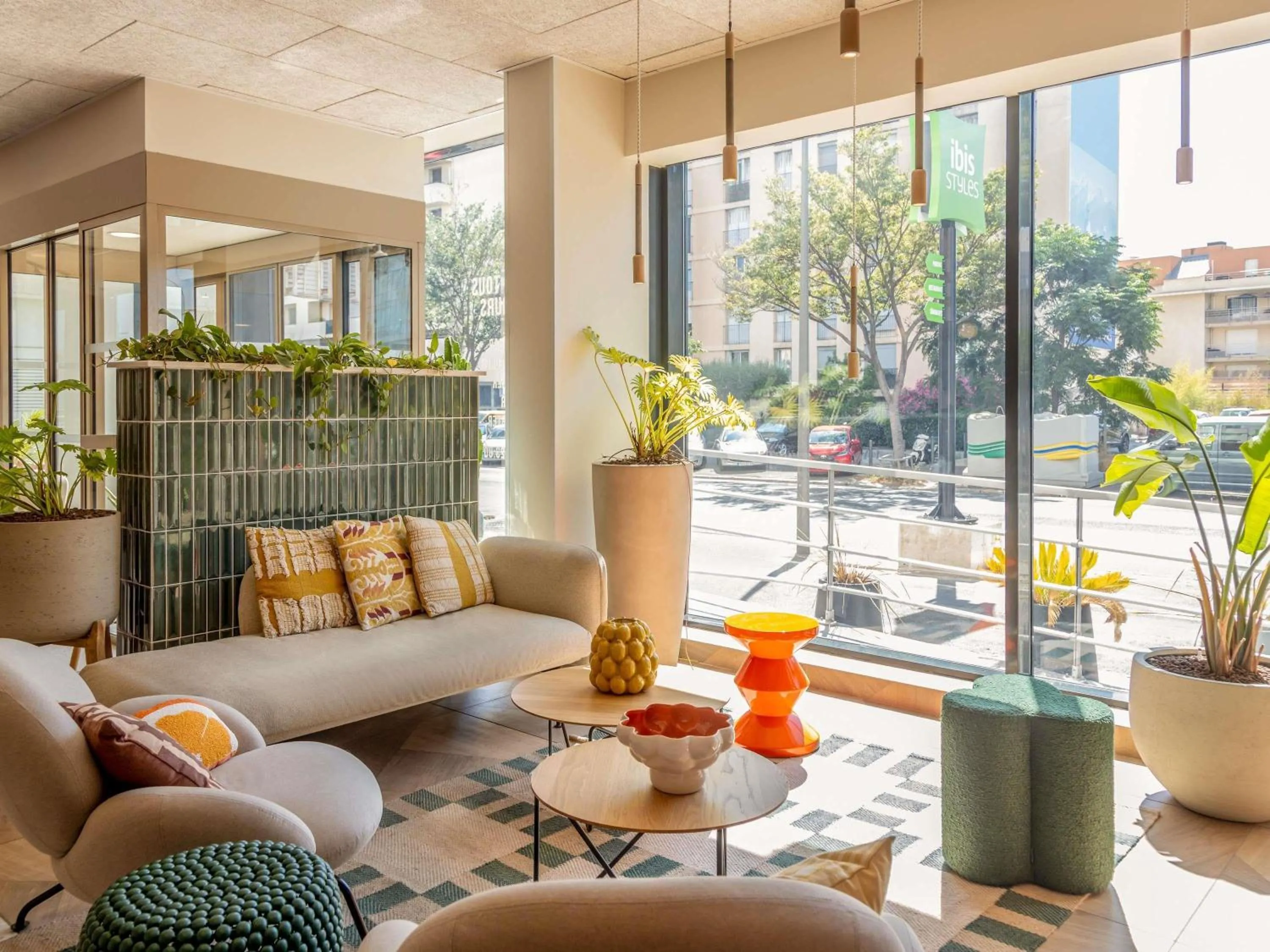 Lounge or bar in ibis Styles Marseille Palais des Congrès Vélodrome