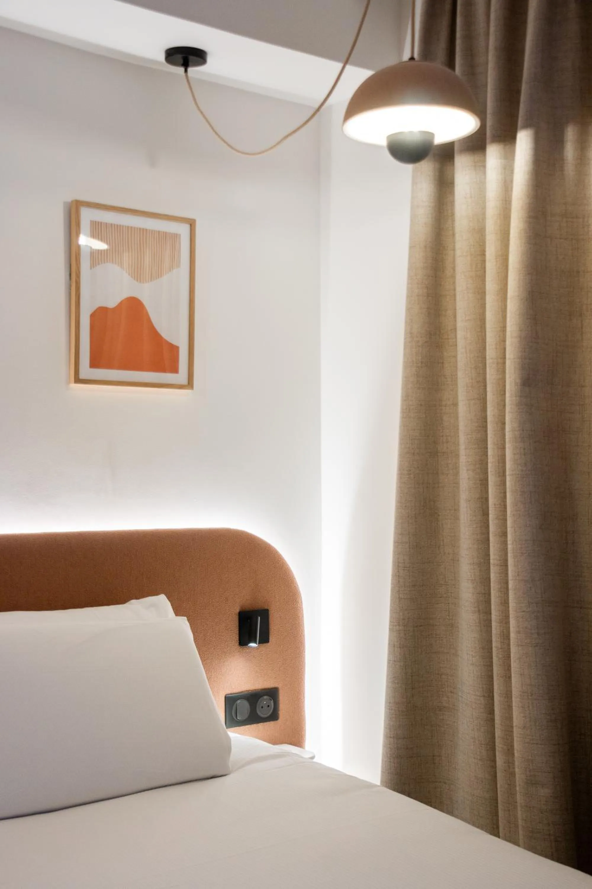 Bed in Kyriad Marseille Palais Des Congrès – Vélodrome