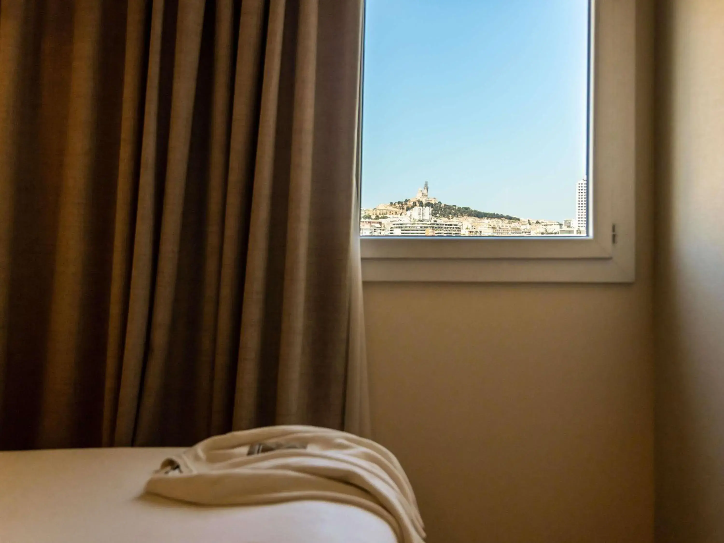 Bedroom, Bed in ibis Styles Marseille Palais des Congrès Vélodrome Bedroom, Bed in ibis Styles Marseille Palais des Congrès Vélodrome