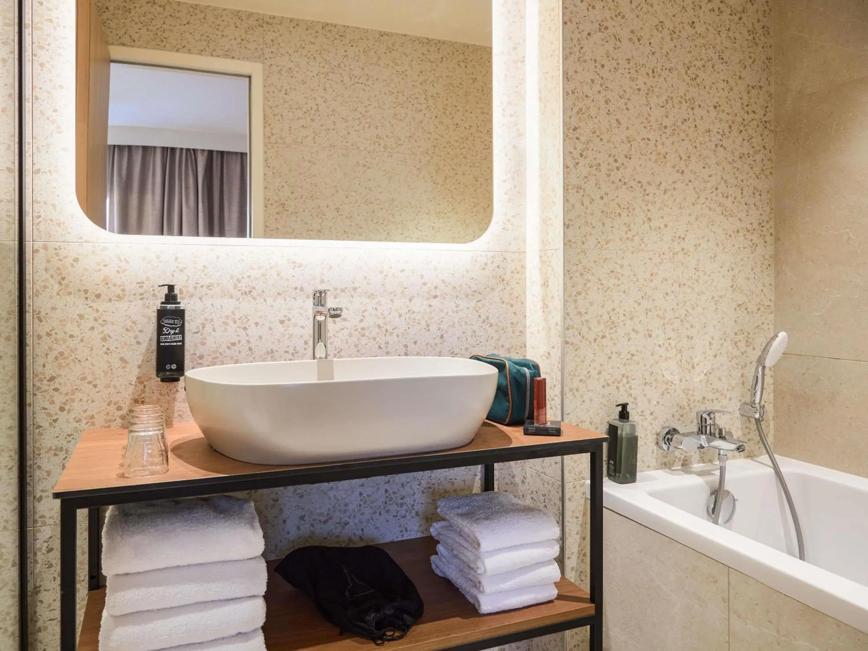 Bedroom in ibis Styles Marseille Palais des Congrès Vélodrome Bedroom in ibis Styles Marseille Palais des Congrès Vélodrome