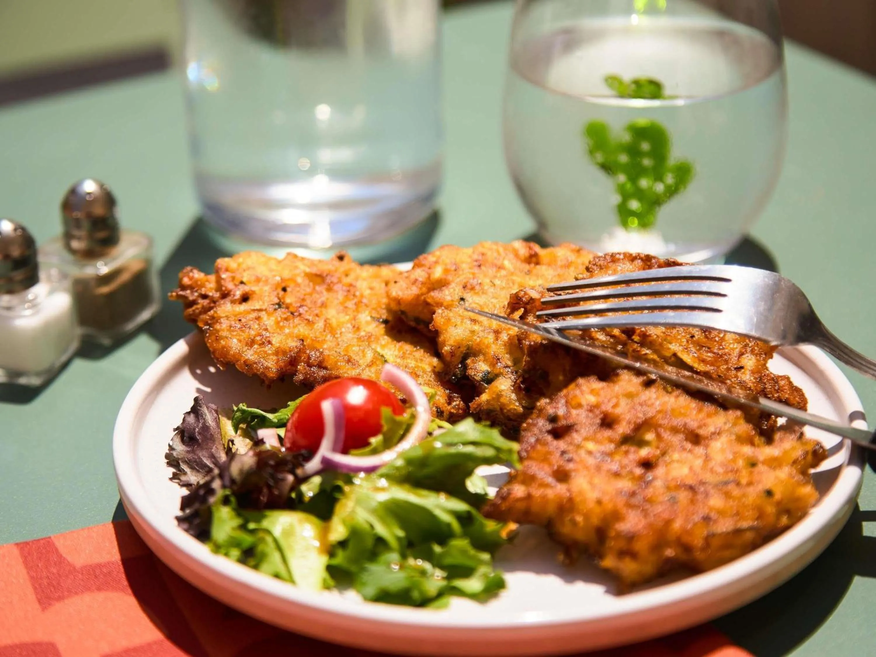 Restaurant/places to eat in ibis Styles Marseille Palais des Congrès Vélodrome