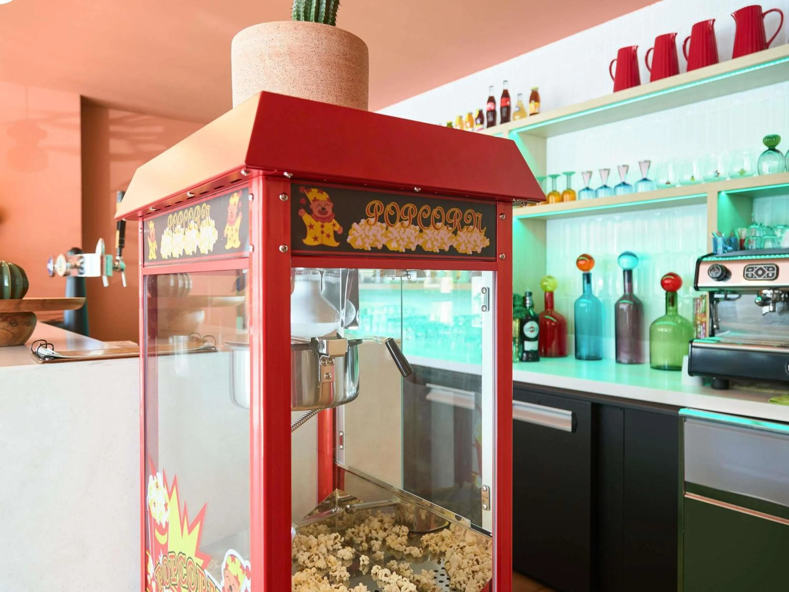 Lounge or bar in ibis Styles Marseille Palais des Congrès Vélodrome