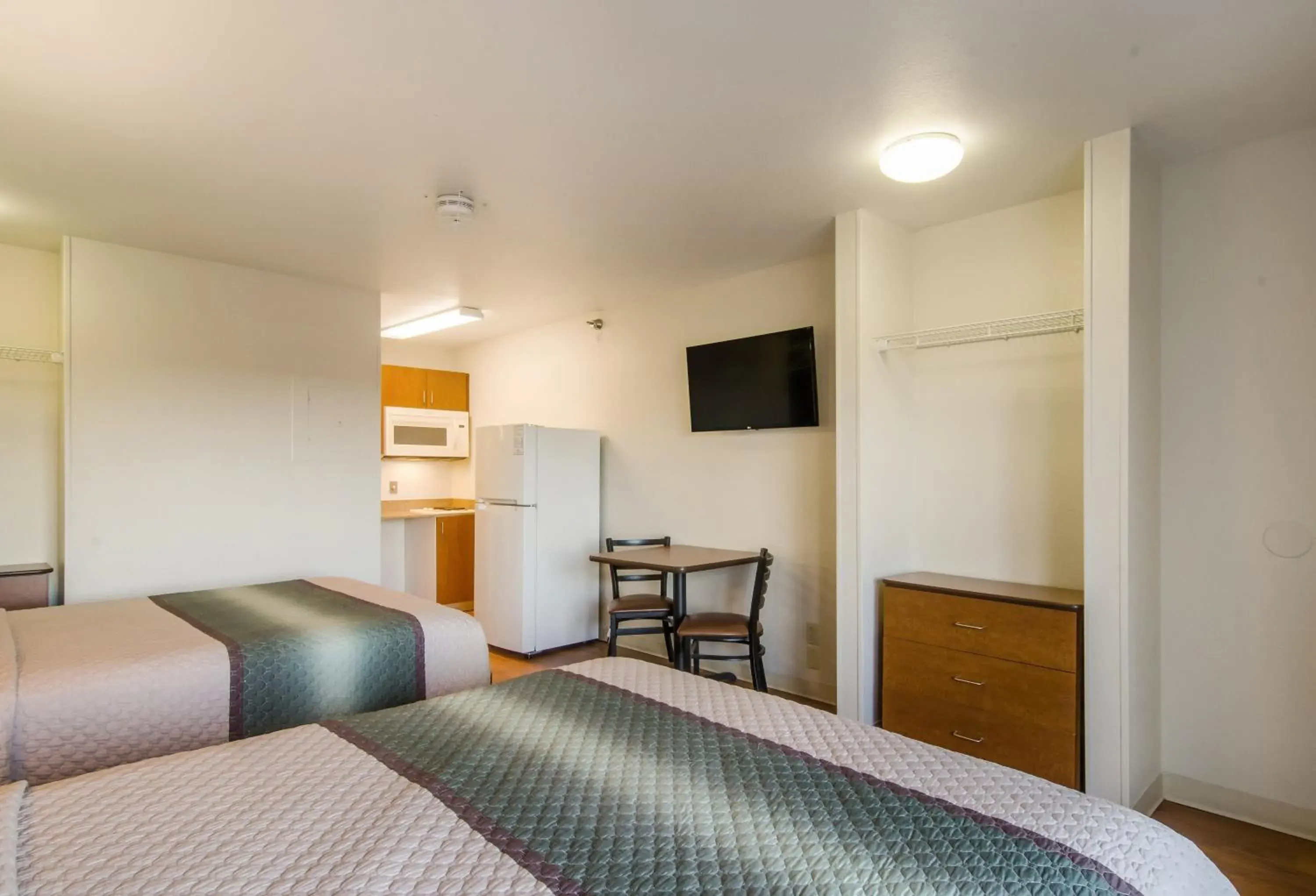 Photo of the whole room, Bed in HomeTowne Studios by Red Roof Denver - Glendale/ Cherry Creek Photo of the whole room, Bed in HomeTowne Studios by Red Roof Denver - Glendale/ Cherry Creek