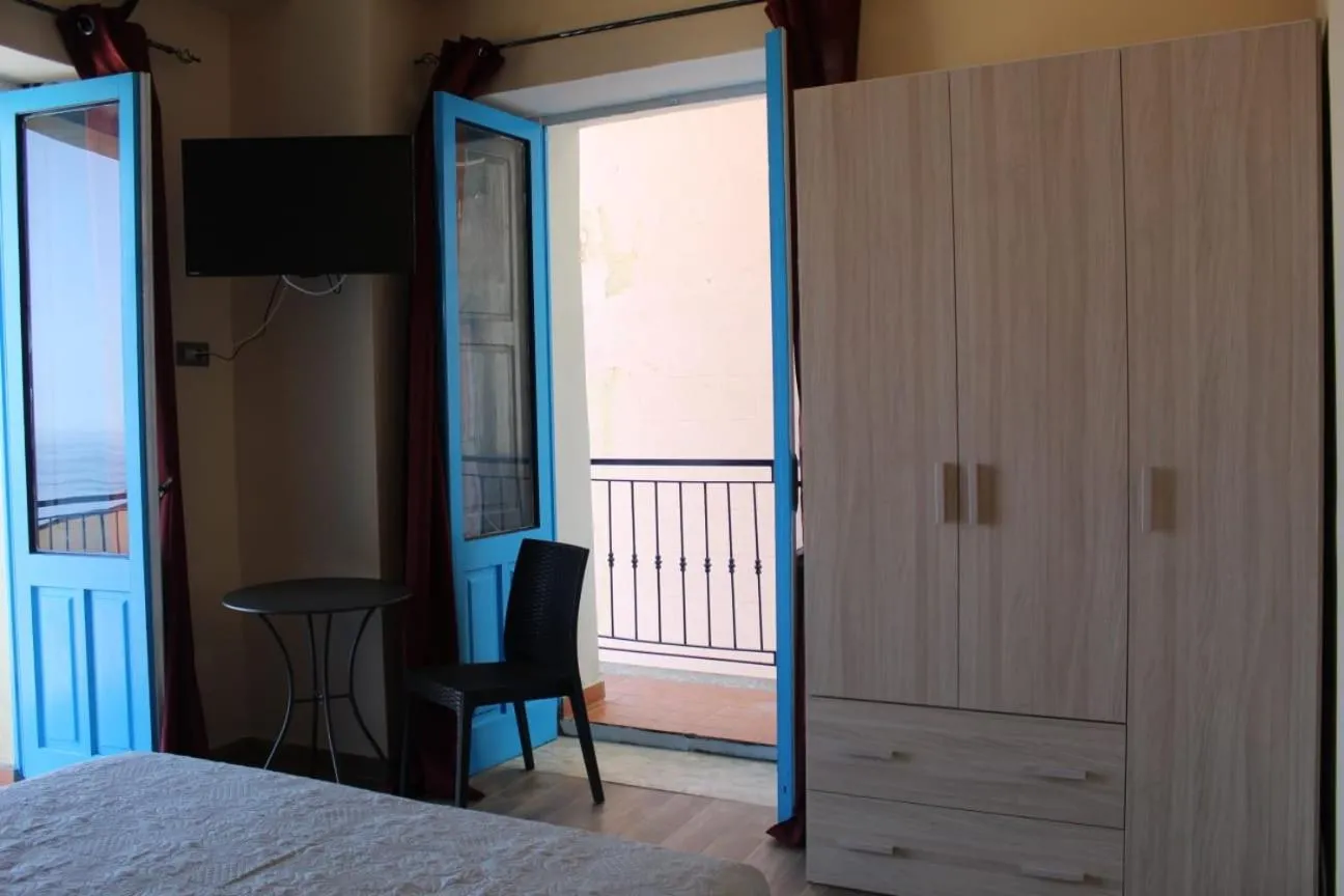 TV and multimedia, Bed in seaside room