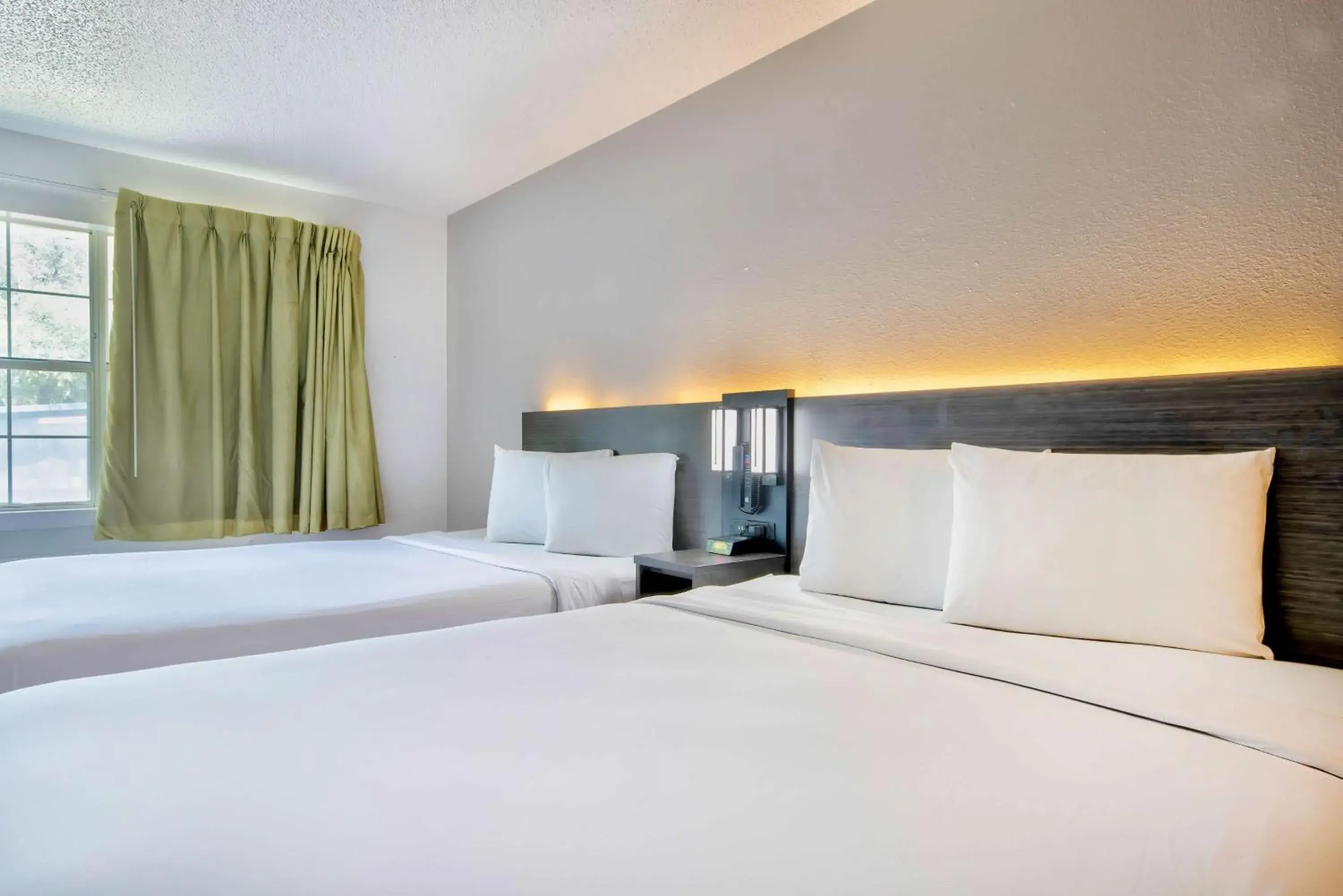 Photo of the whole room, Bed in Studio 6-San Antonio, TX - Medical Center Photo of the whole room, Bed in Studio 6-San Antonio, TX - Medical Center