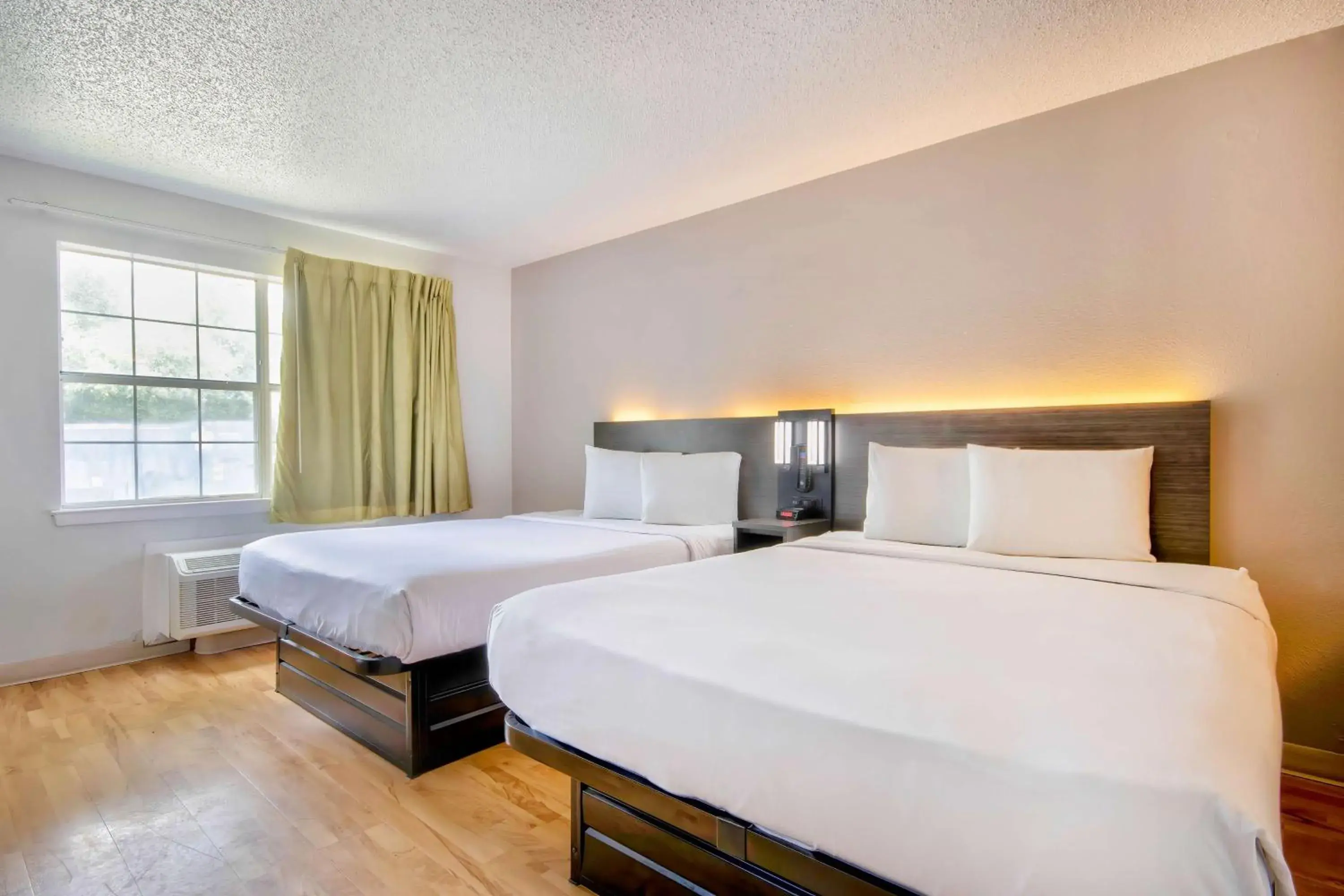 Photo of the whole room, Bed in Studio 6-San Antonio, TX - Medical Center Photo of the whole room, Bed in Studio 6-San Antonio, TX - Medical Center