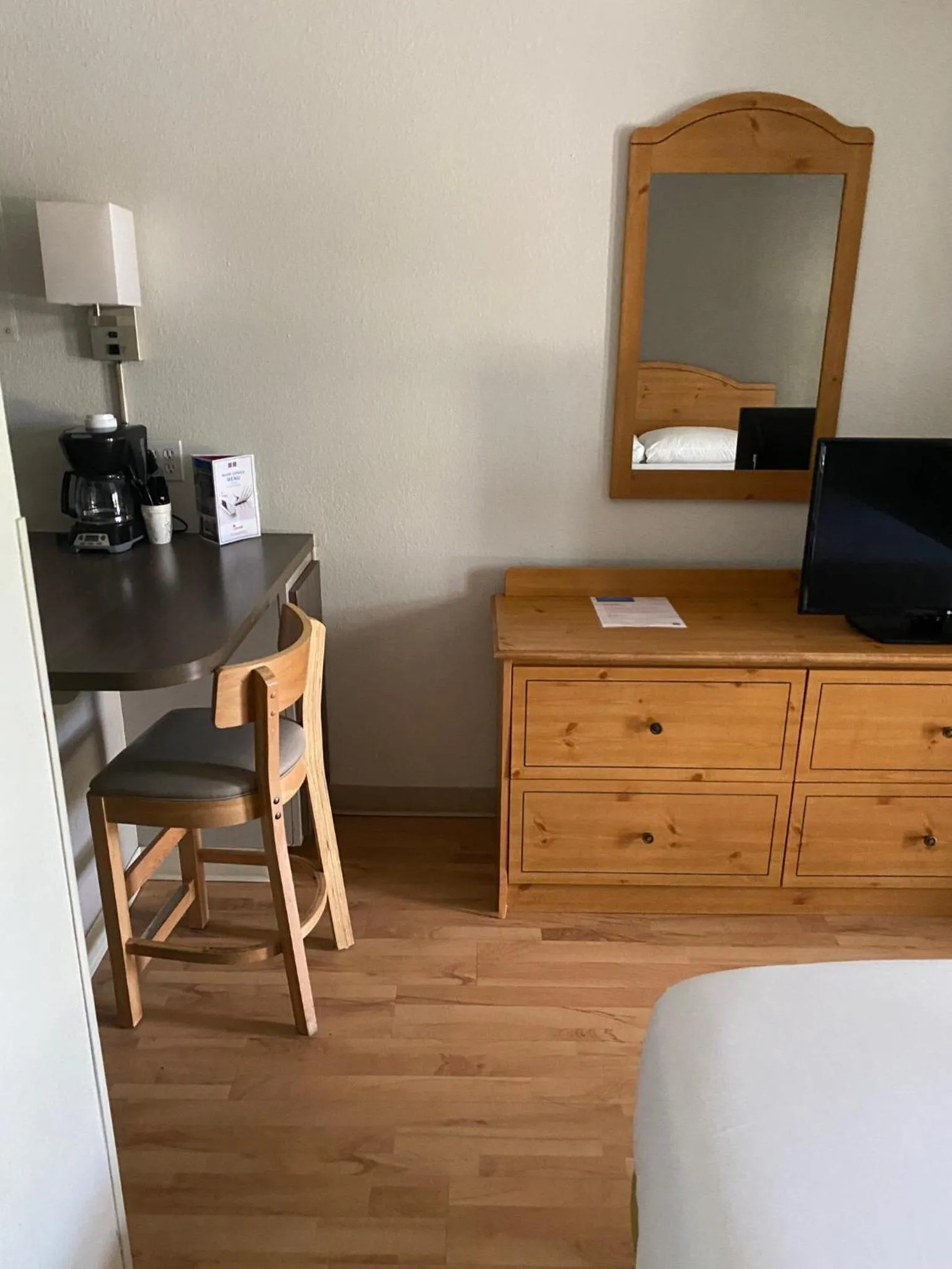 Living room, Bed in Studio 6-San Antonio, TX - Medical Center