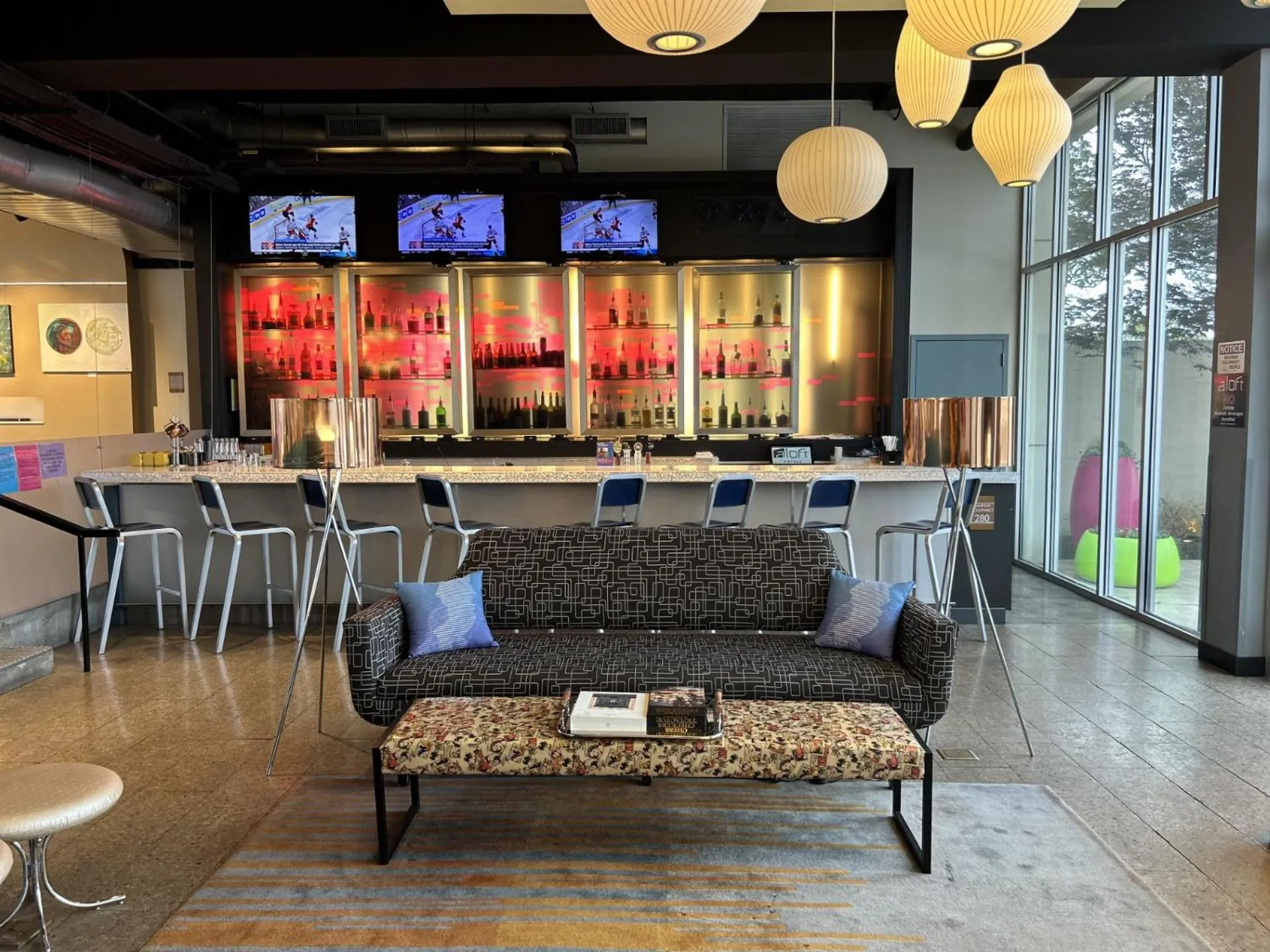 Lounge or bar in Aloft Hotel Rogers Bentonville