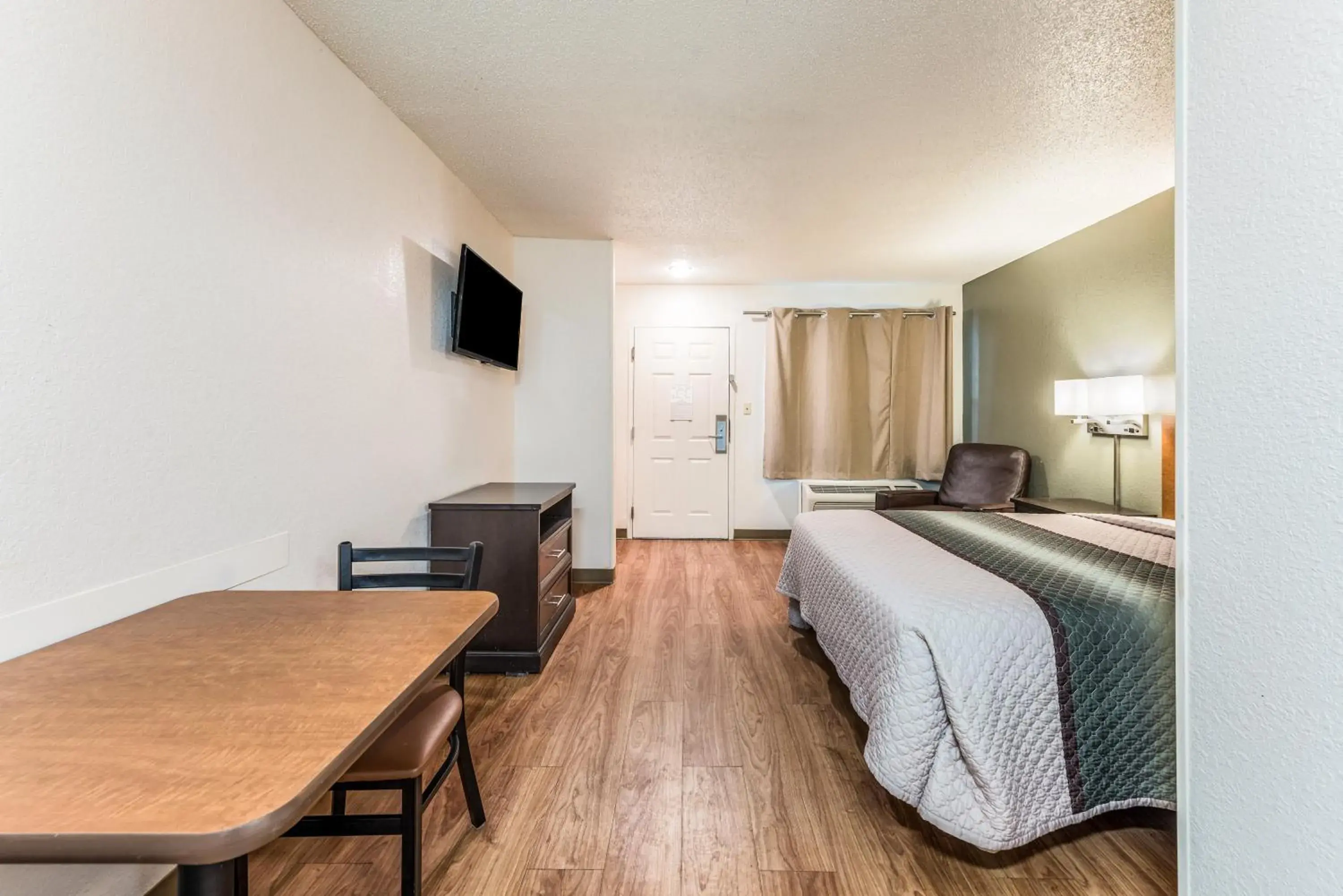 Photo of the whole room in HomeTowne by Red Roof Studios Cincinnati - Sharonville Photo of the whole room in HomeTowne by Red Roof Studios Cincinnati - Sharonville