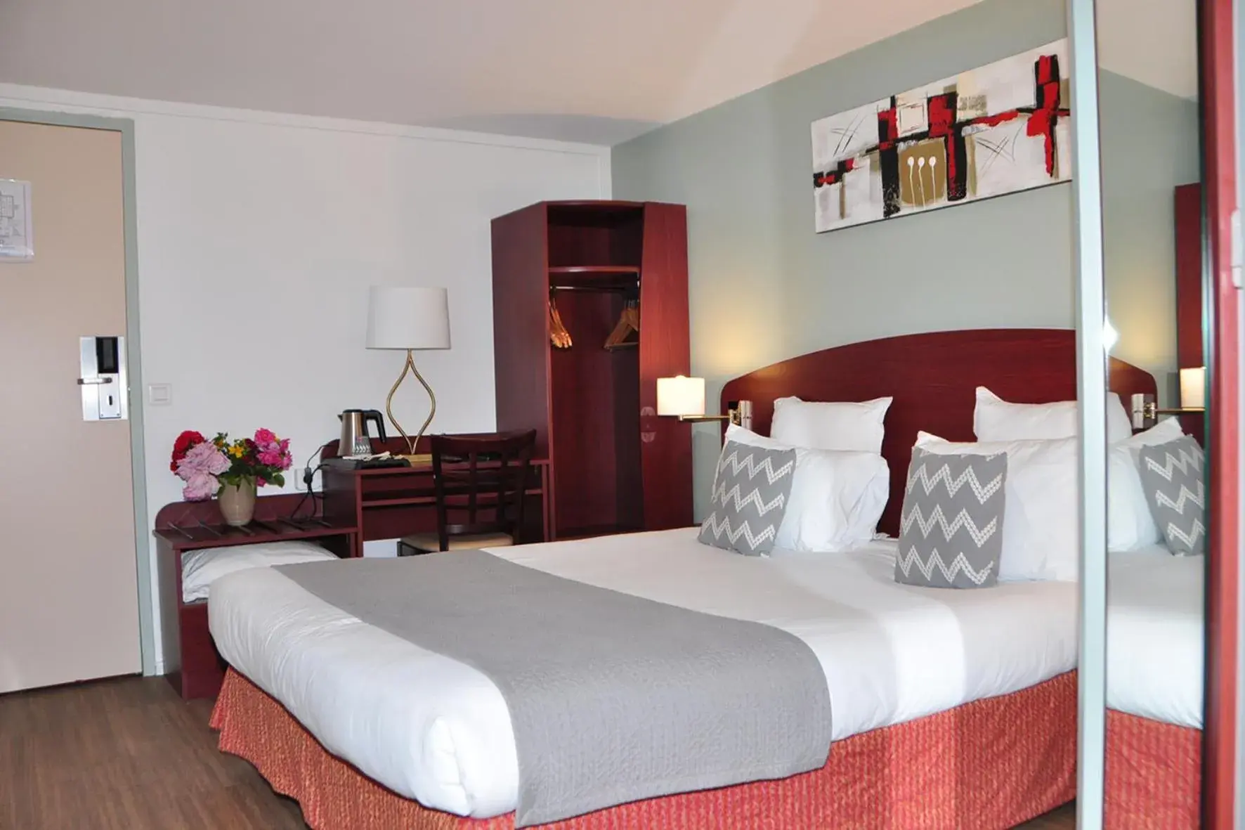 Bed in Hôtel des Arcades de Cachan - Grand Paris Sud Bed in Hôtel des Arcades de Cachan - Grand Paris Sud