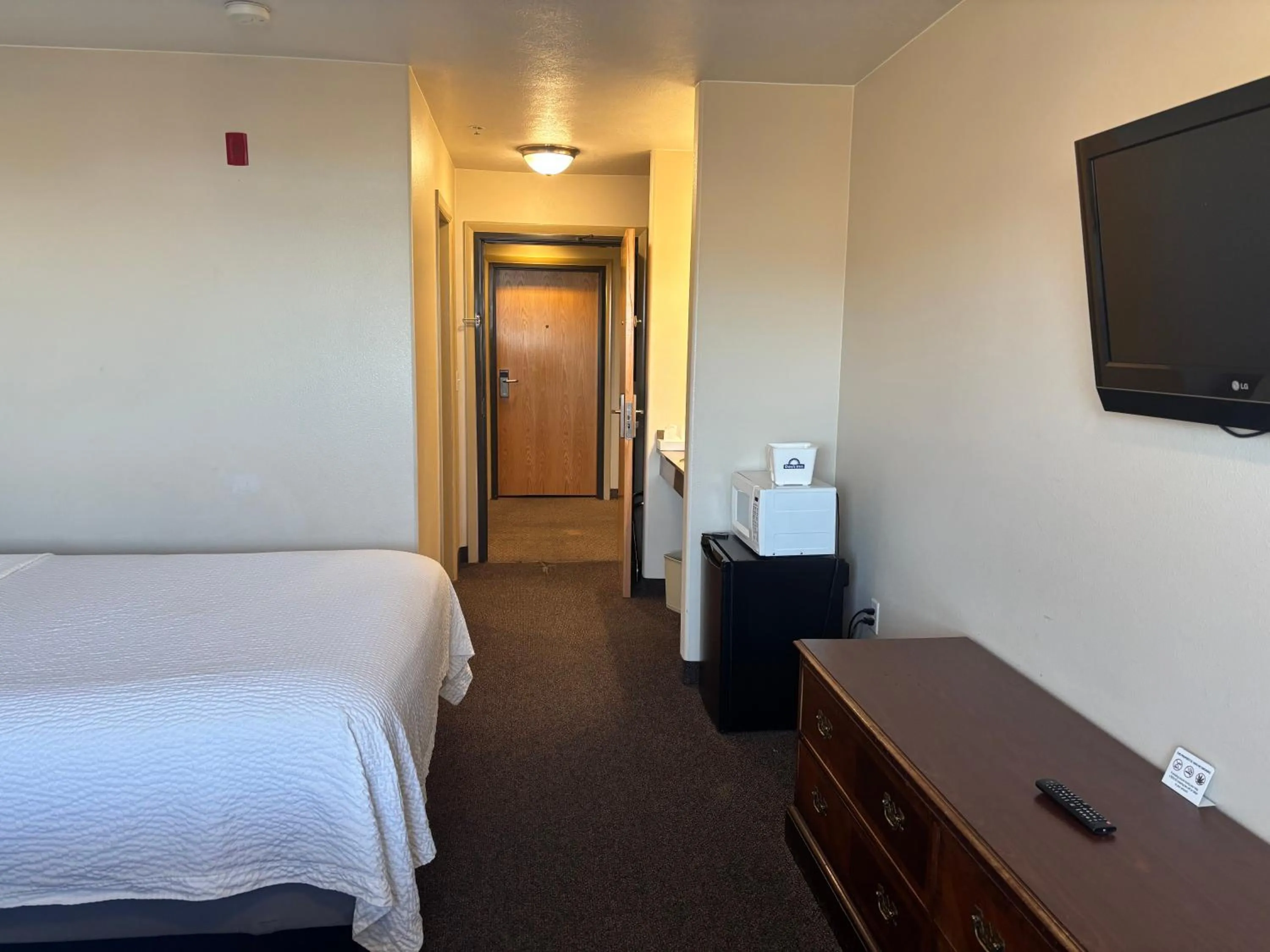 Bedroom, Bed in Days Inn by Wyndham Beaver