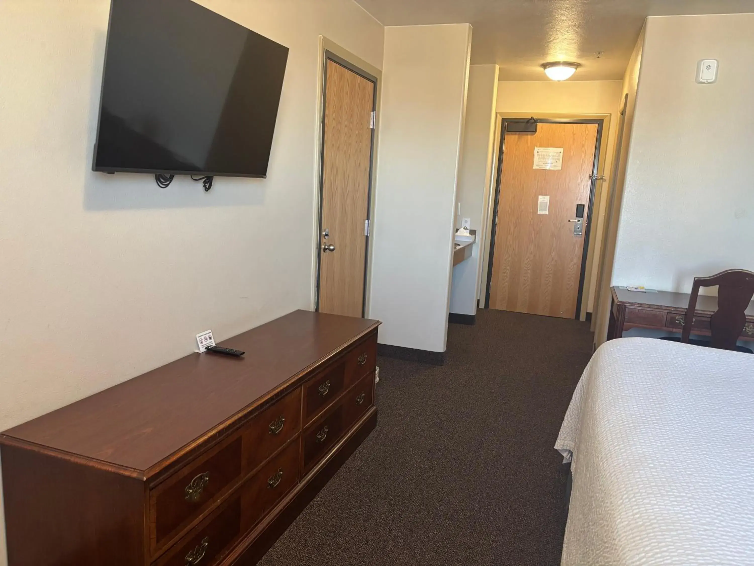 Bedroom, Bed in Days Inn by Wyndham Beaver Bedroom, Bed in Days Inn by Wyndham Beaver