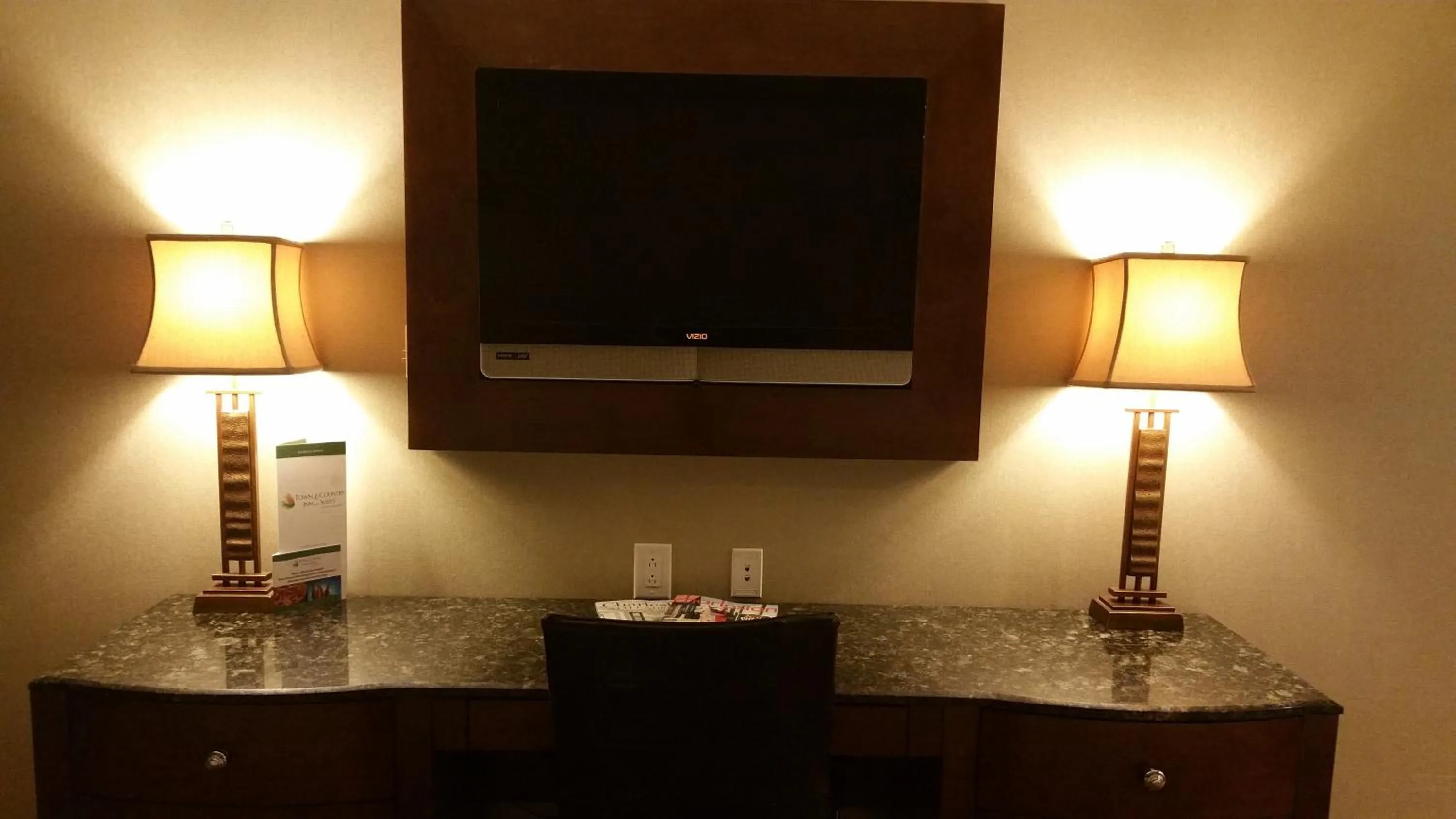 TV and multimedia in Town & Country Inn and Suites