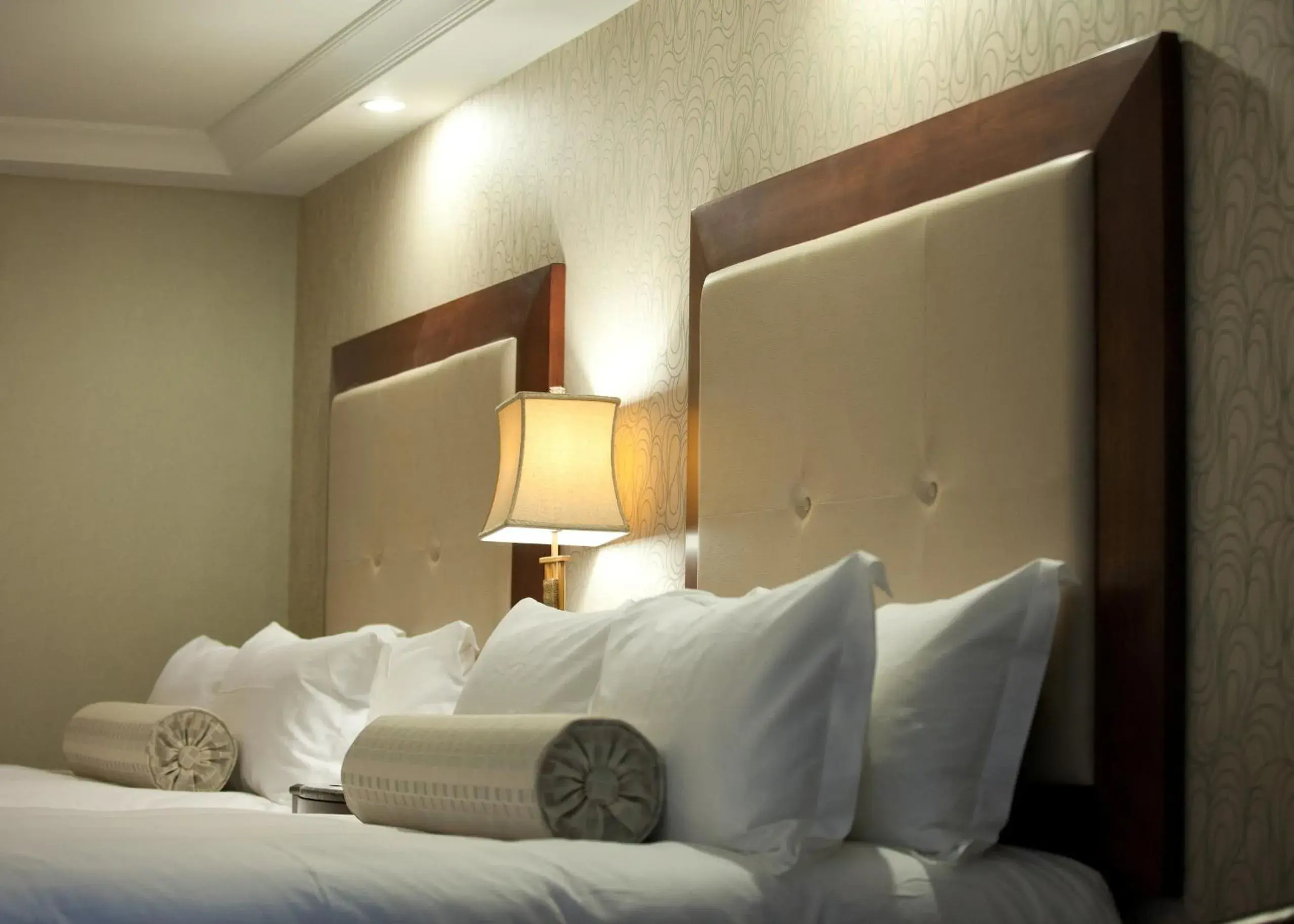 Queen Room with Two Queen Beds in Town & Country Inn and Suites Queen Room with Two Queen Beds in Town & Country Inn and Suites