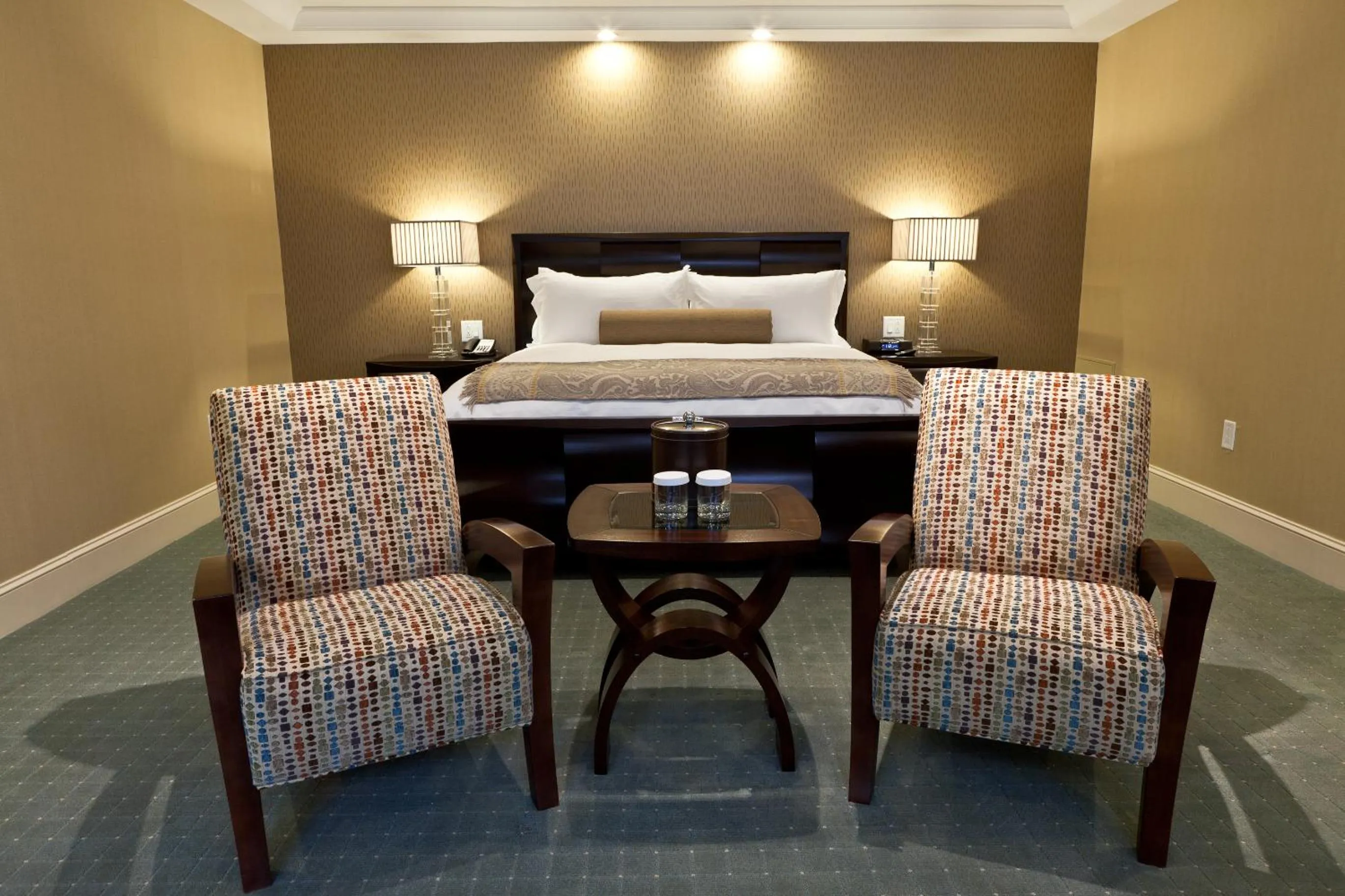 Seating area, Bed in Town & Country Inn and Suites