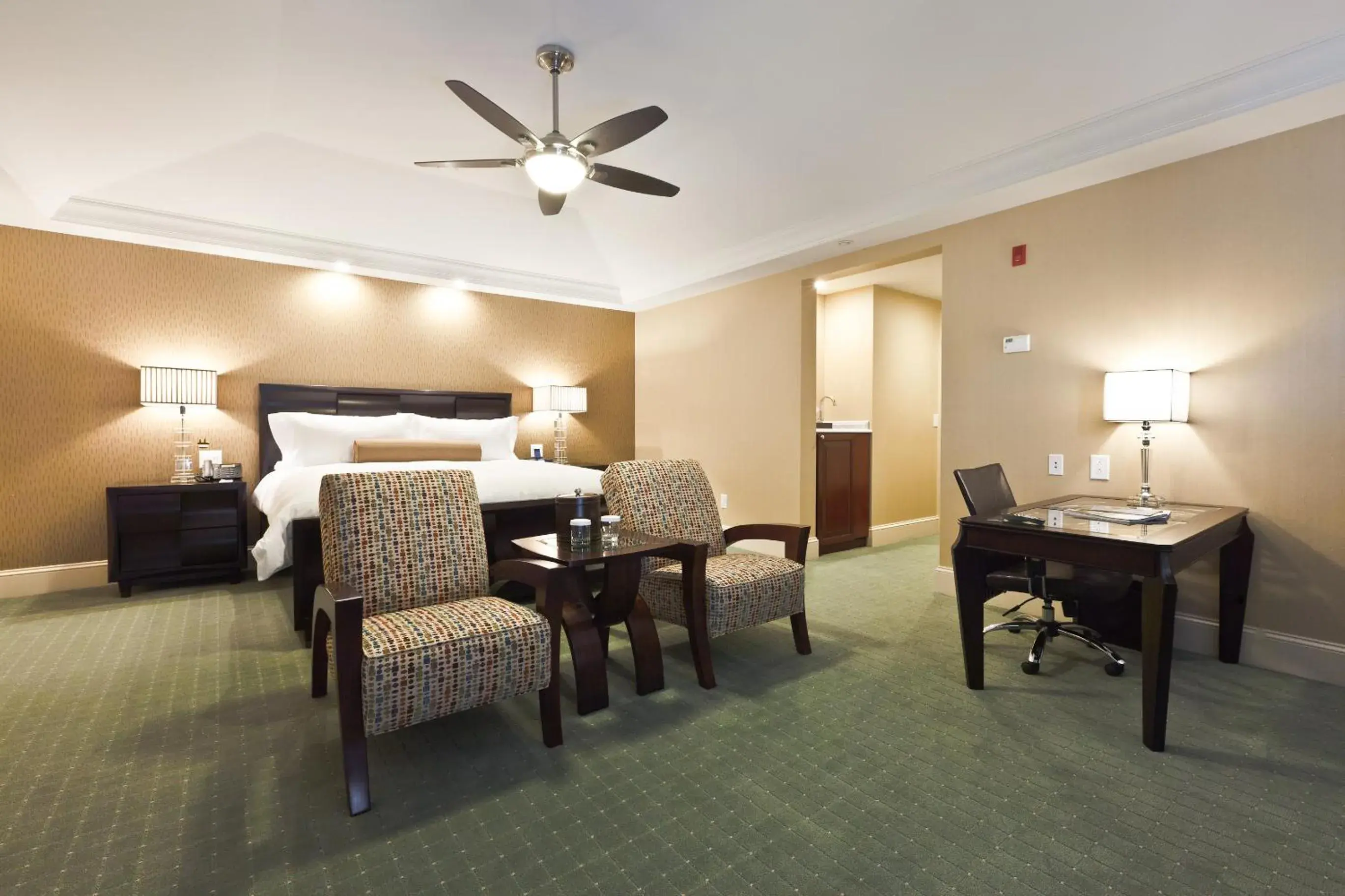 Seating area, Bed in Town & Country Inn and Suites Seating area, Bed in Town & Country Inn and Suites