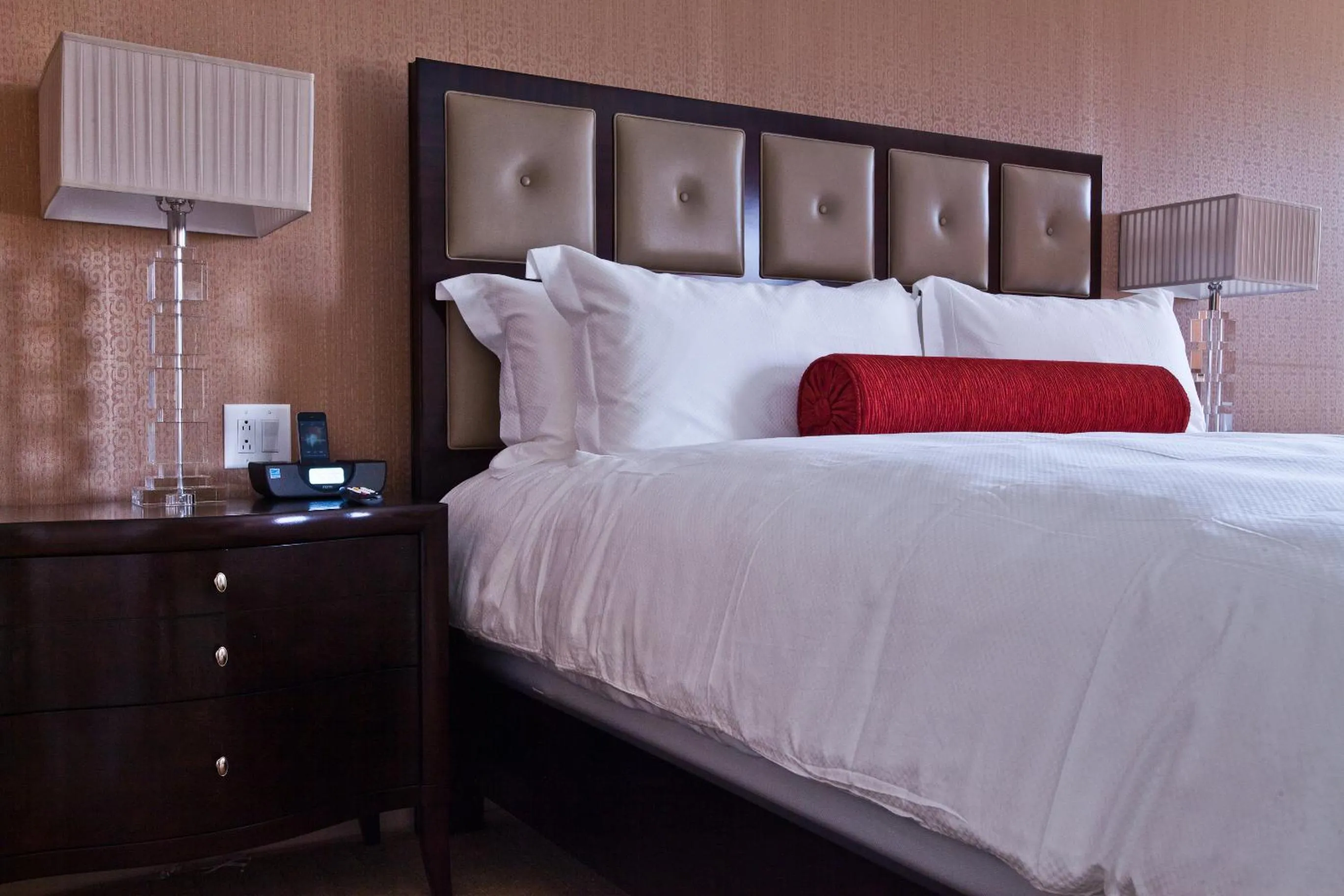 Bedroom, Bed in Town & Country Inn and Suites