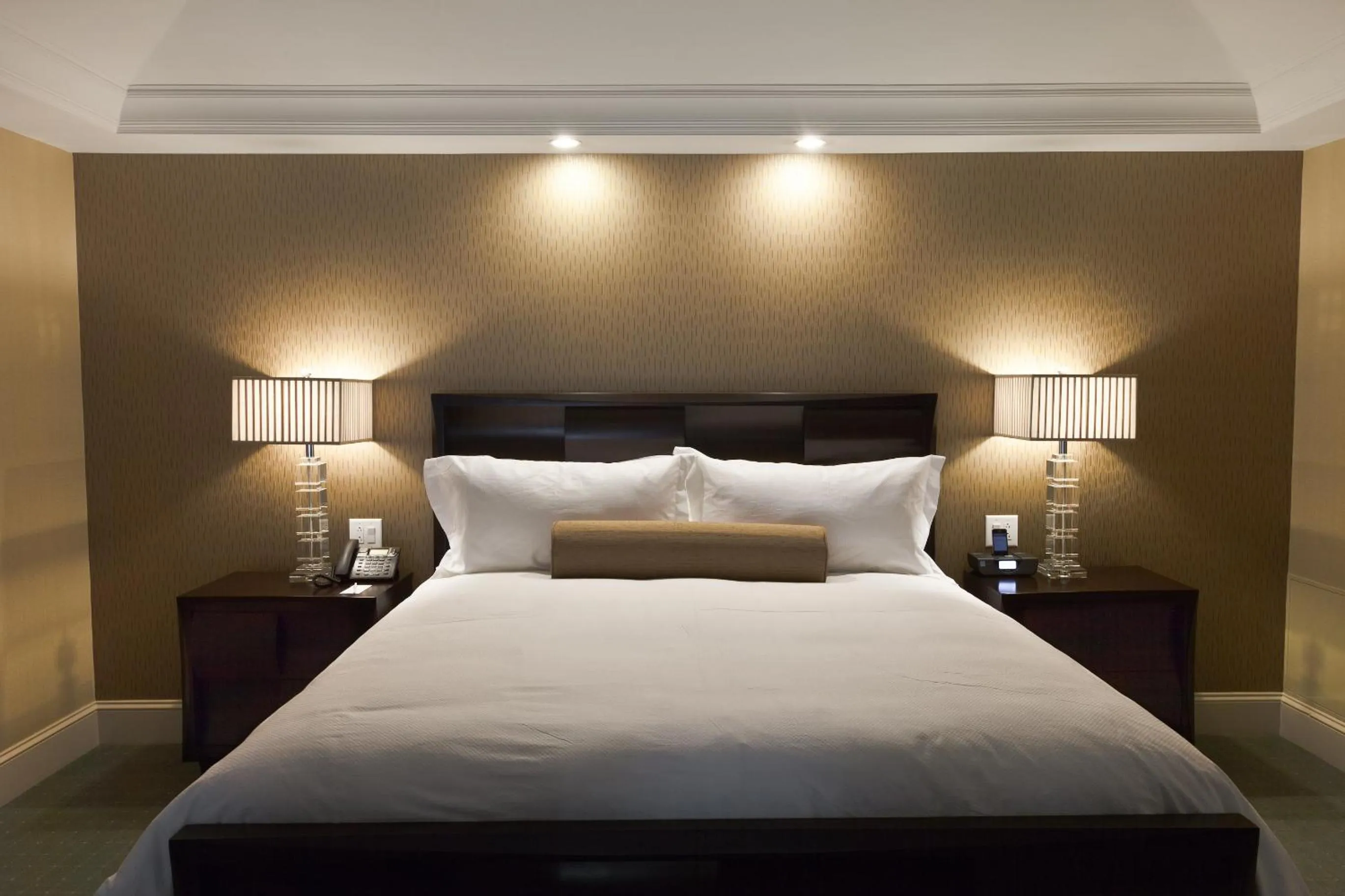 Bedroom, Bed in Town & Country Inn and Suites