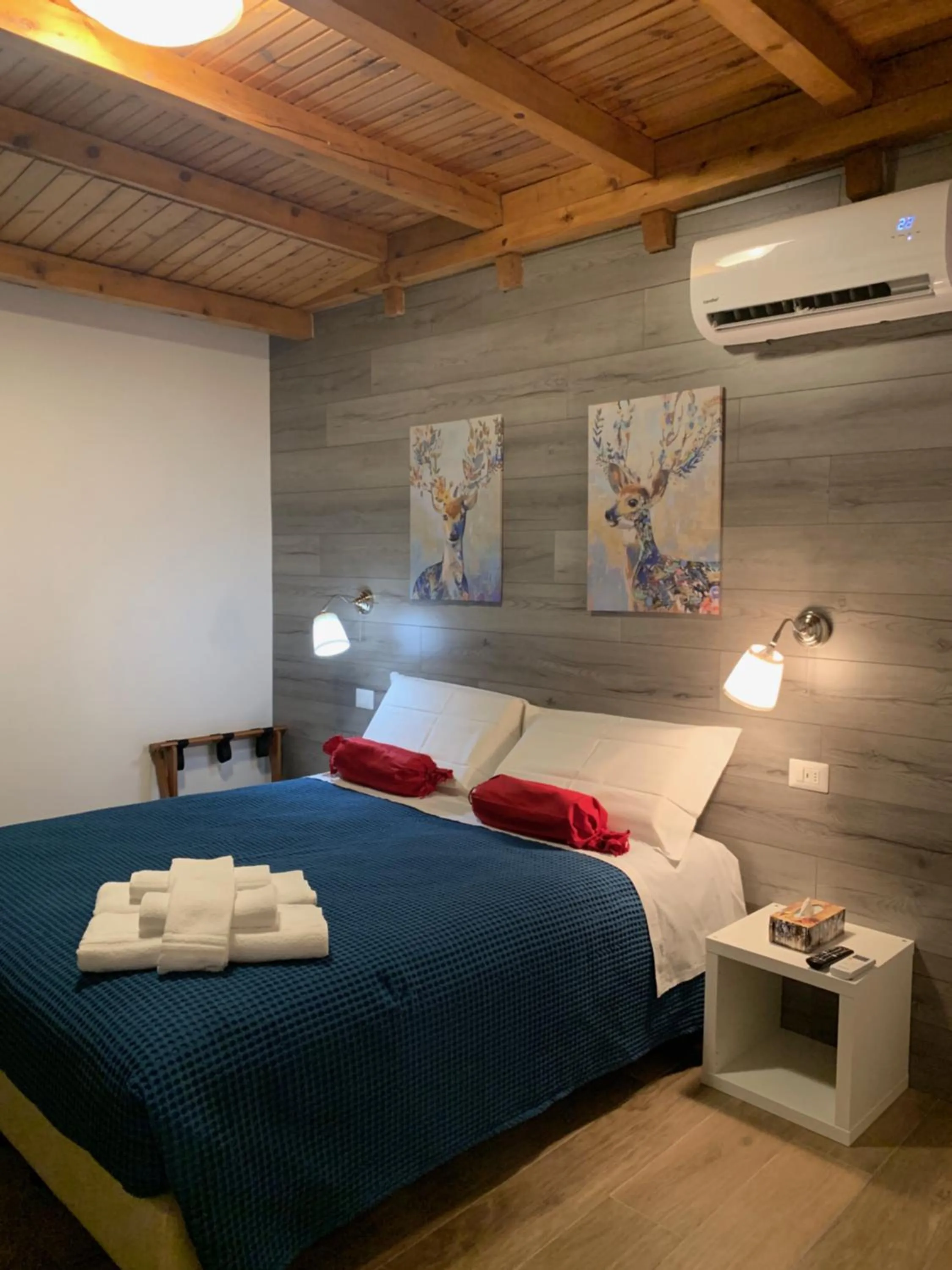 Photo of the whole room, Bed in Villa Cuore