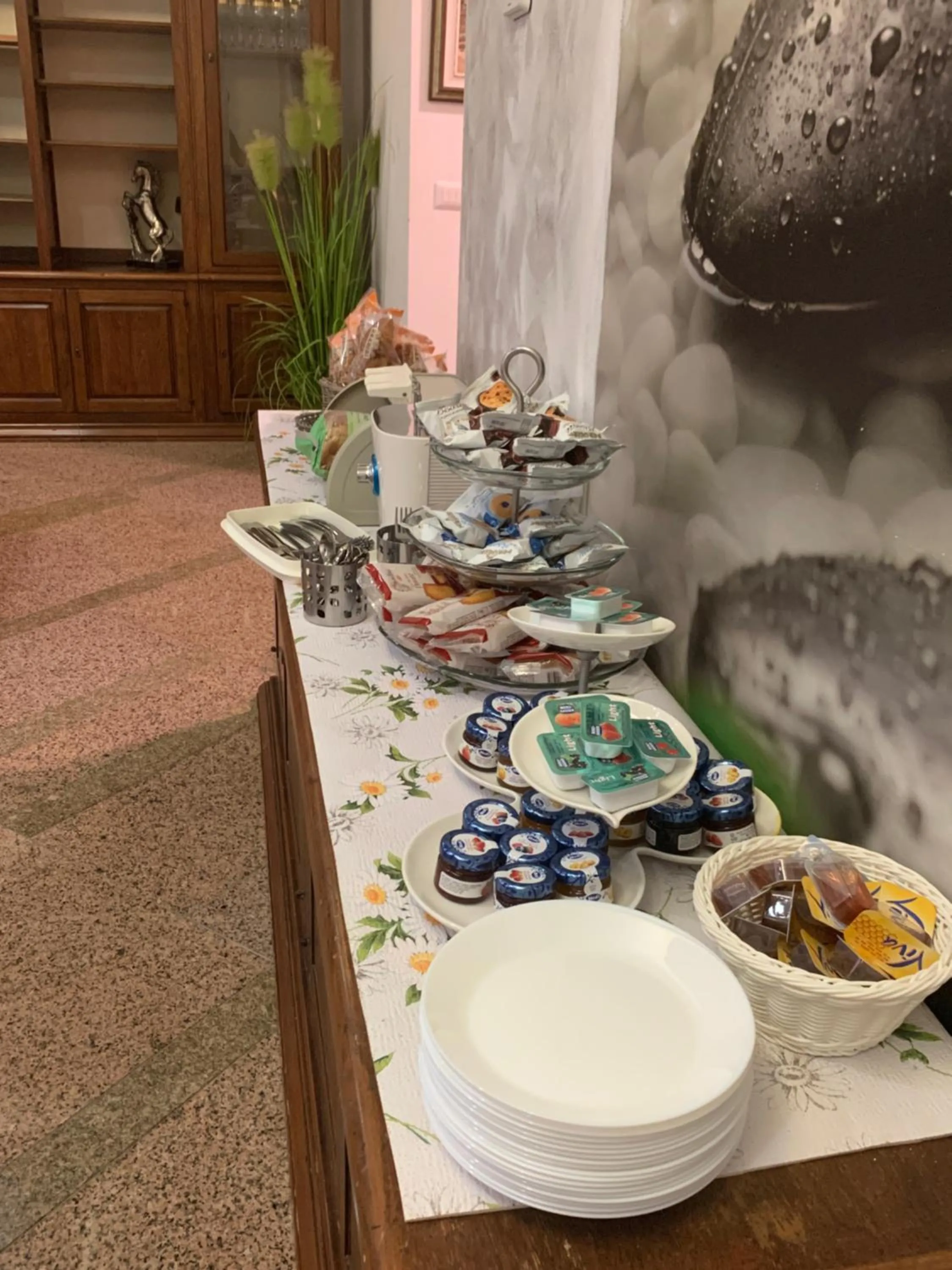 Buffet breakfast in Villa Cuore