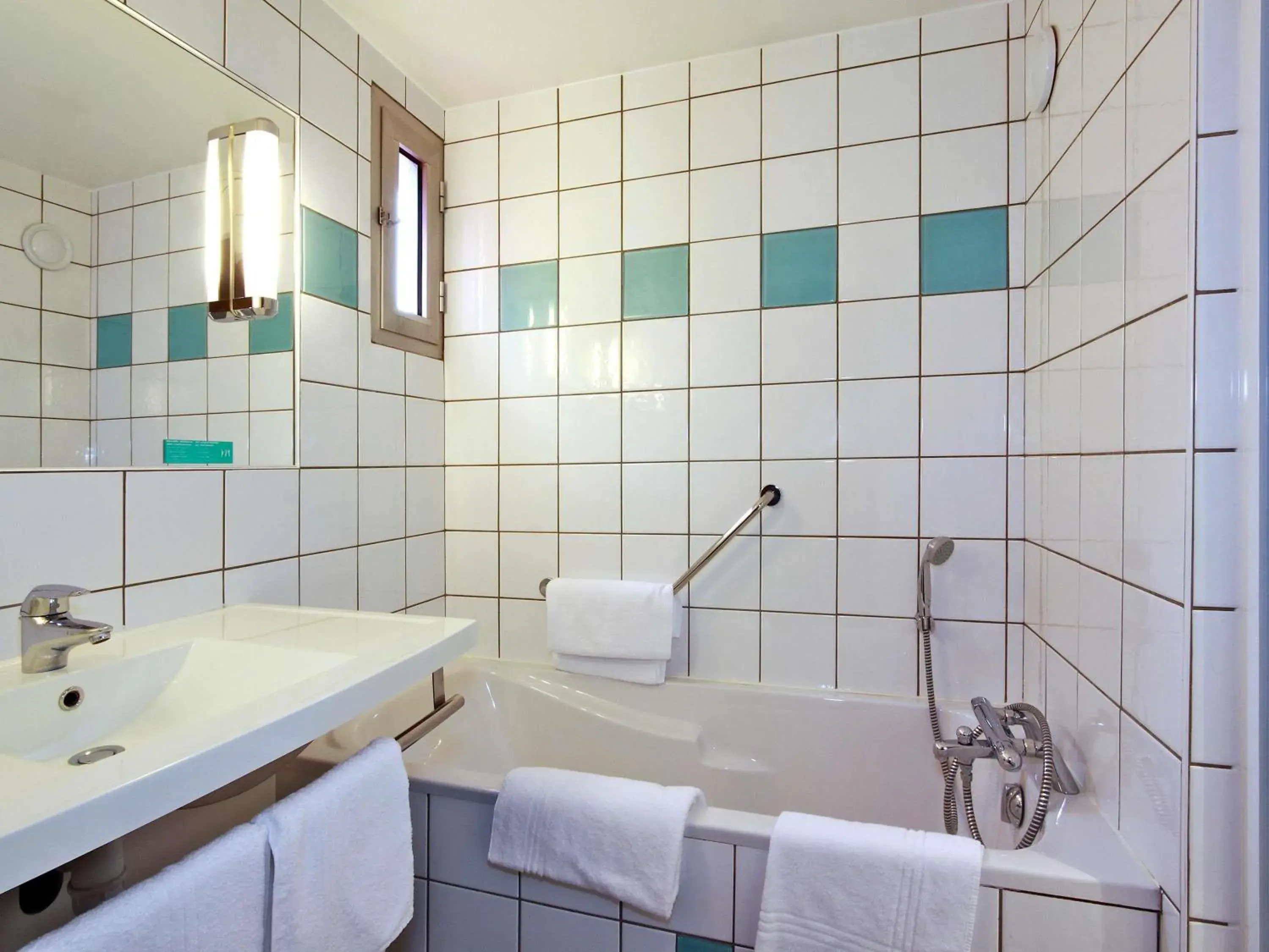 Bedroom in Mercure Hexagone Luxeuil Bedroom in Mercure Hexagone Luxeuil