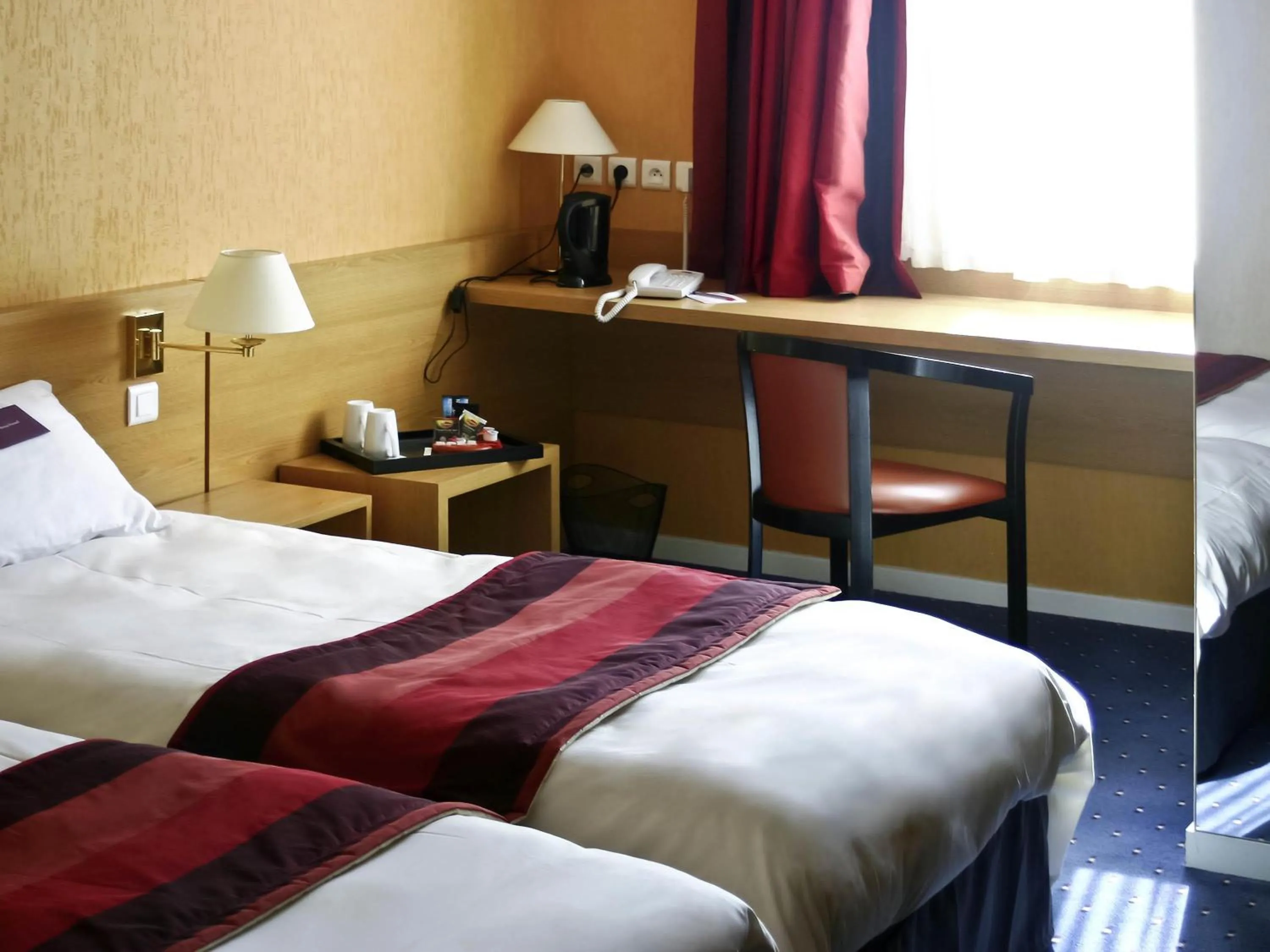 Bedroom, Bed in Mercure Hexagone Luxeuil