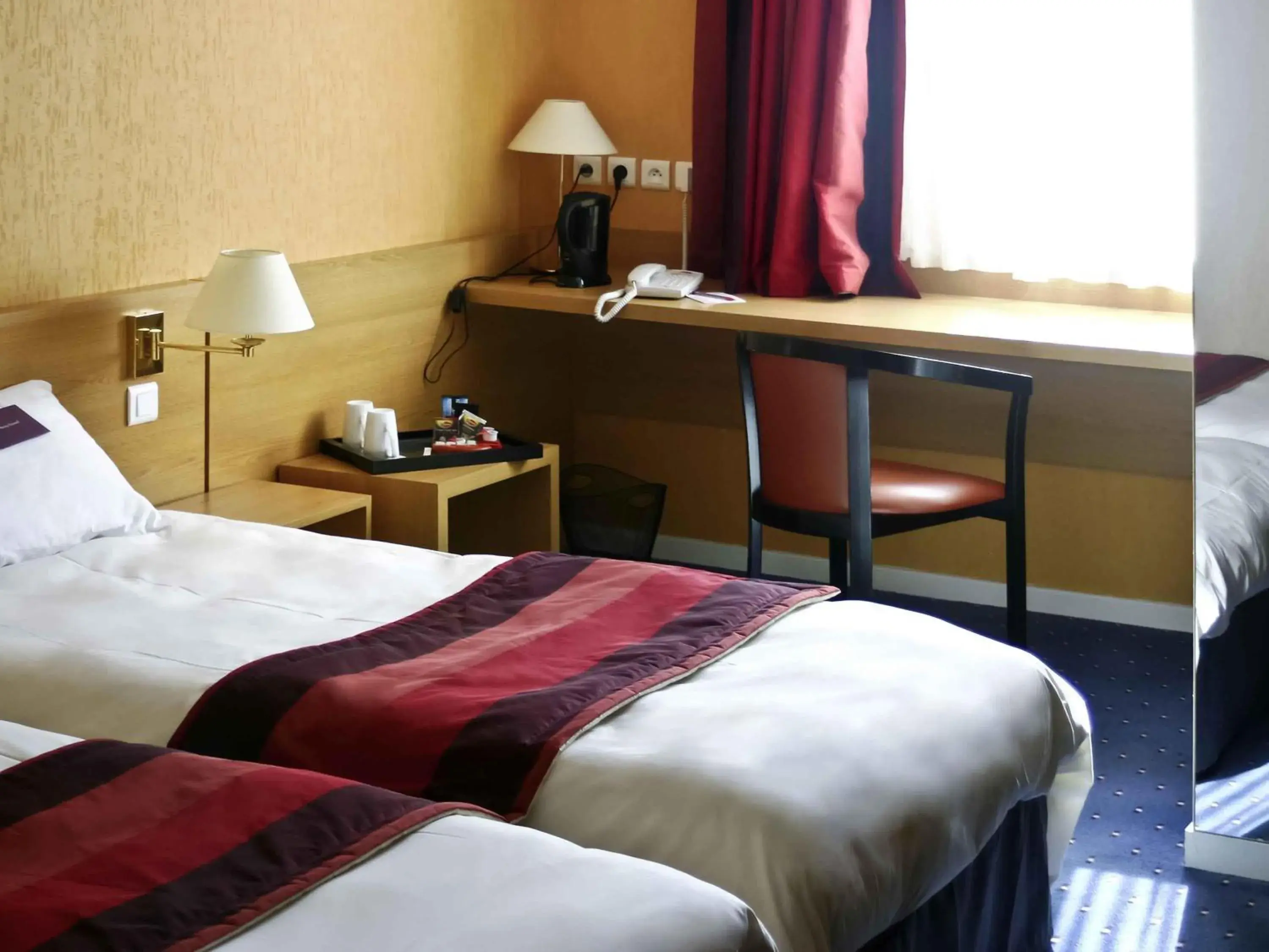 Bedroom, Bed in Mercure Hexagone Luxeuil Bedroom, Bed in Mercure Hexagone Luxeuil